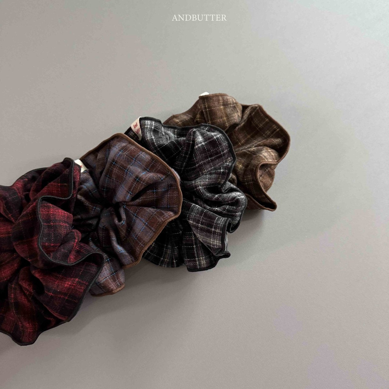 《予約》Soft Check Scrunchies / andbutter