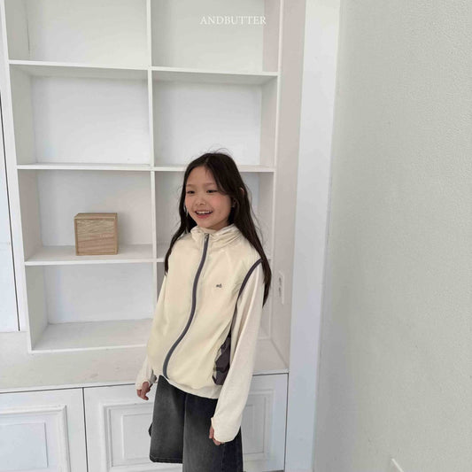 《予約》Mountain Vest / andbutter