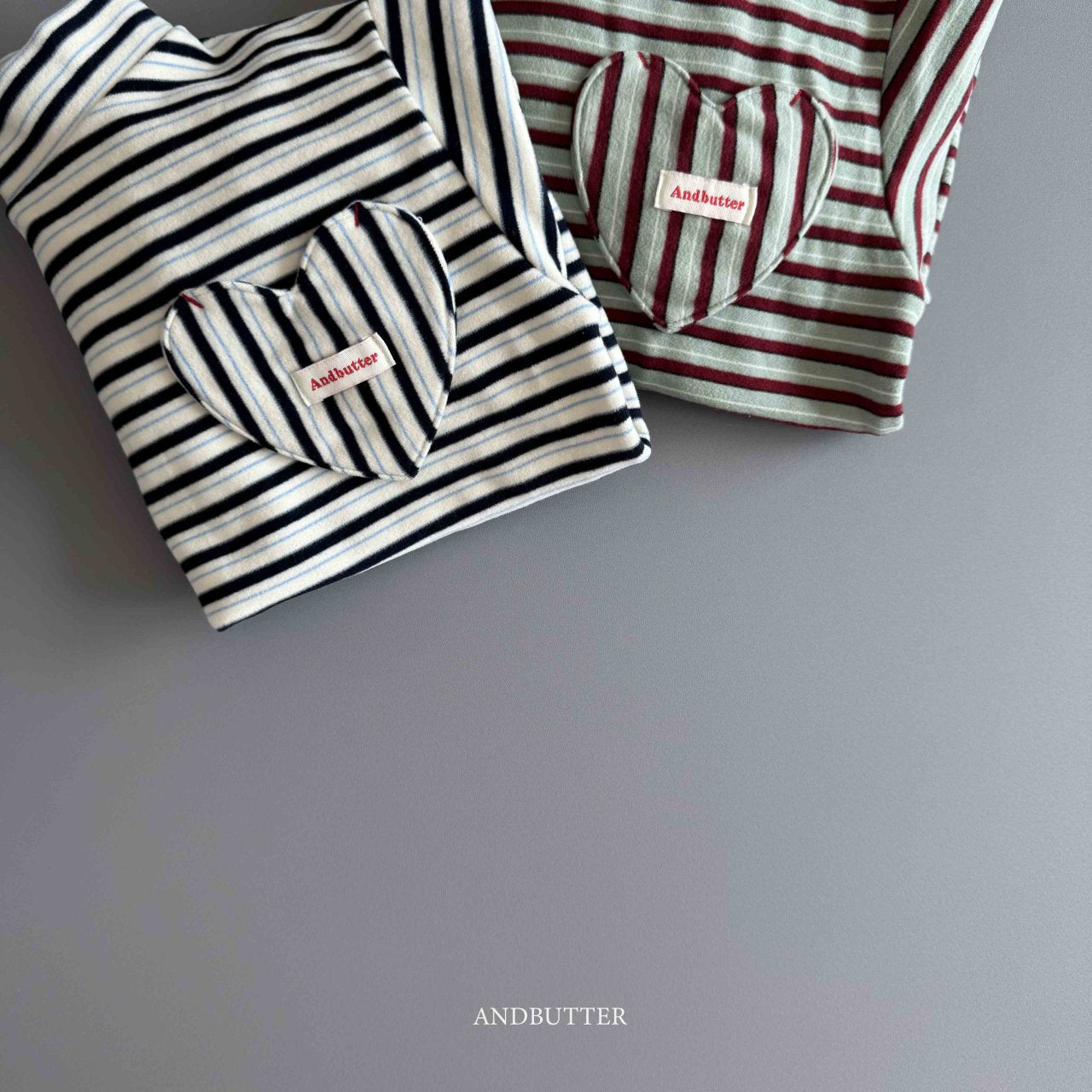 《予約》Heart Pocket Turtleneck / andbutter