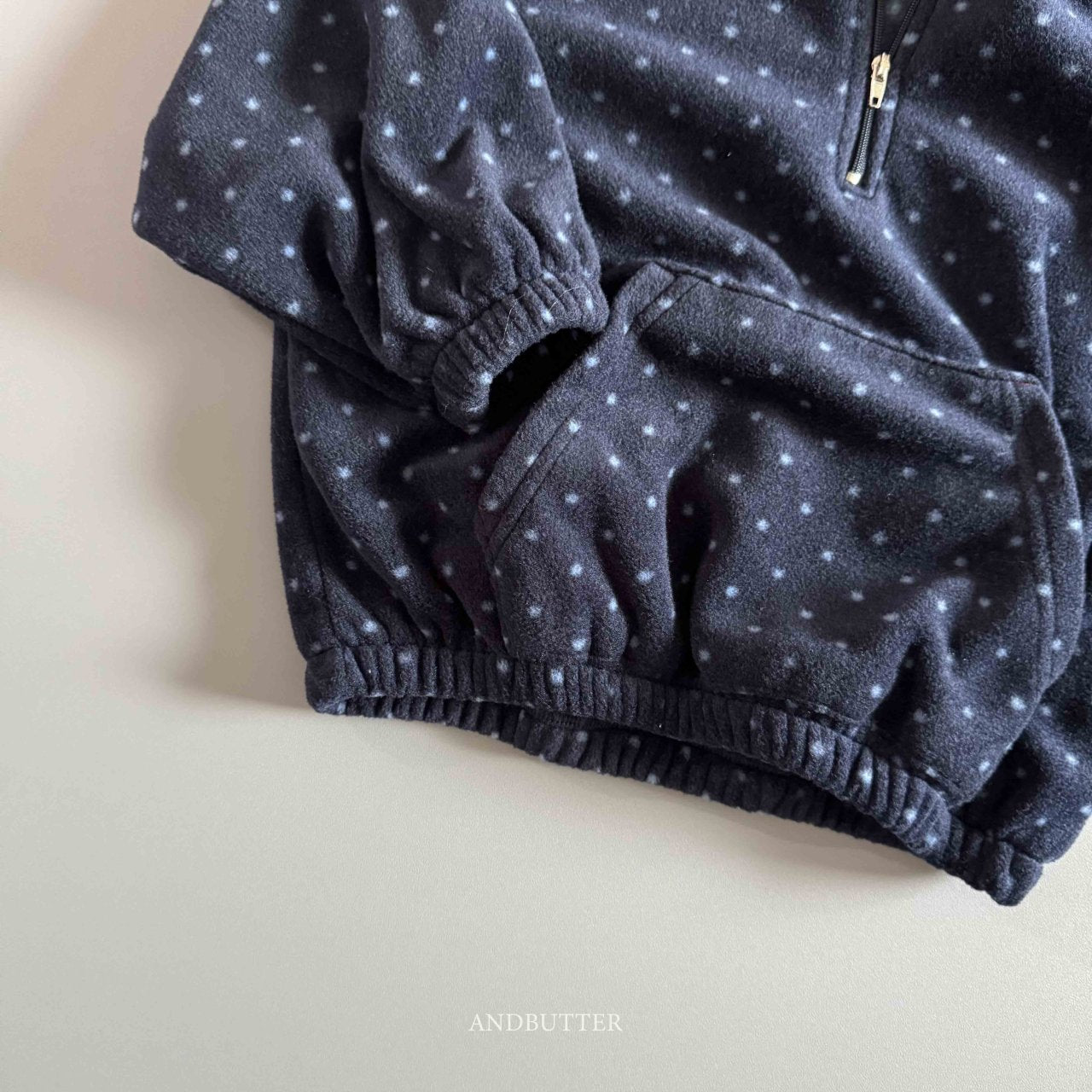 《予約》Dot Half-Zip / andbutter