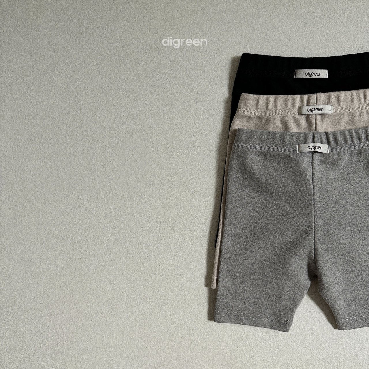 《black last XXL size 1点》Bong bong half Leggings