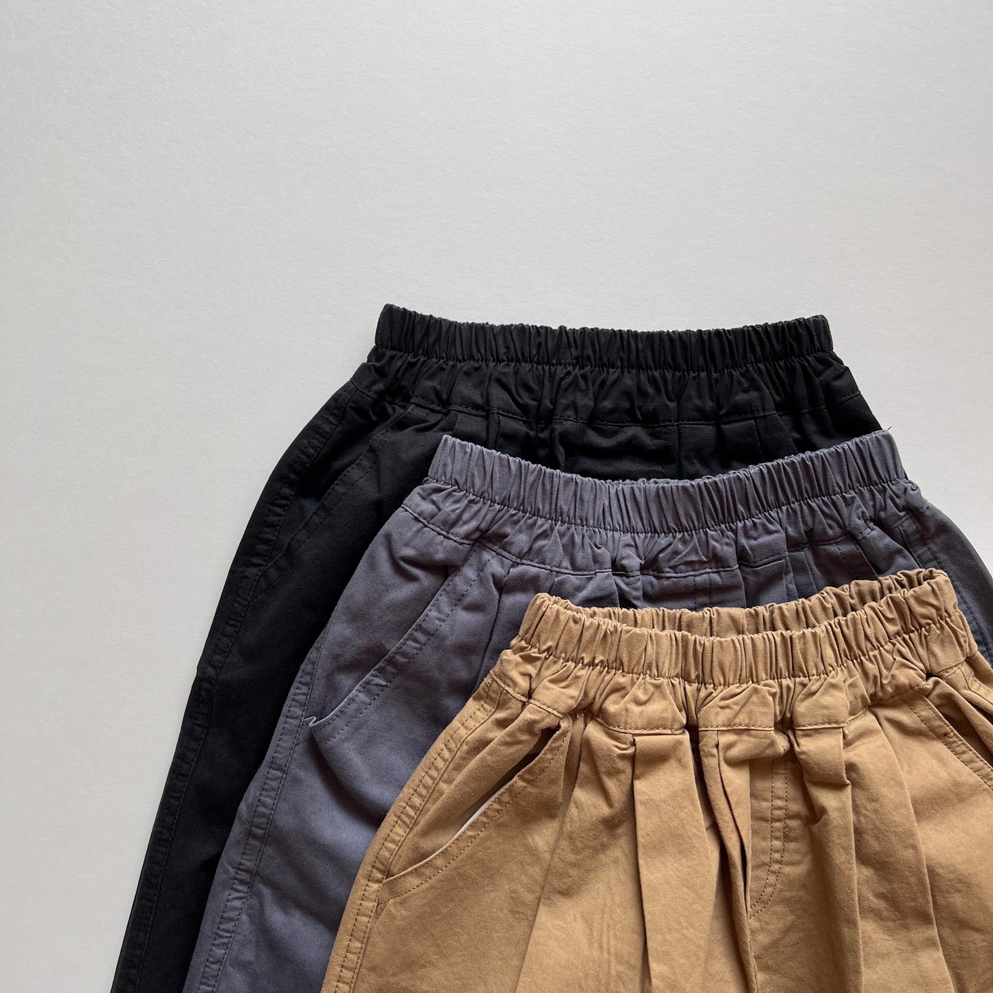 《beige 90 size》 Easy tuck pants