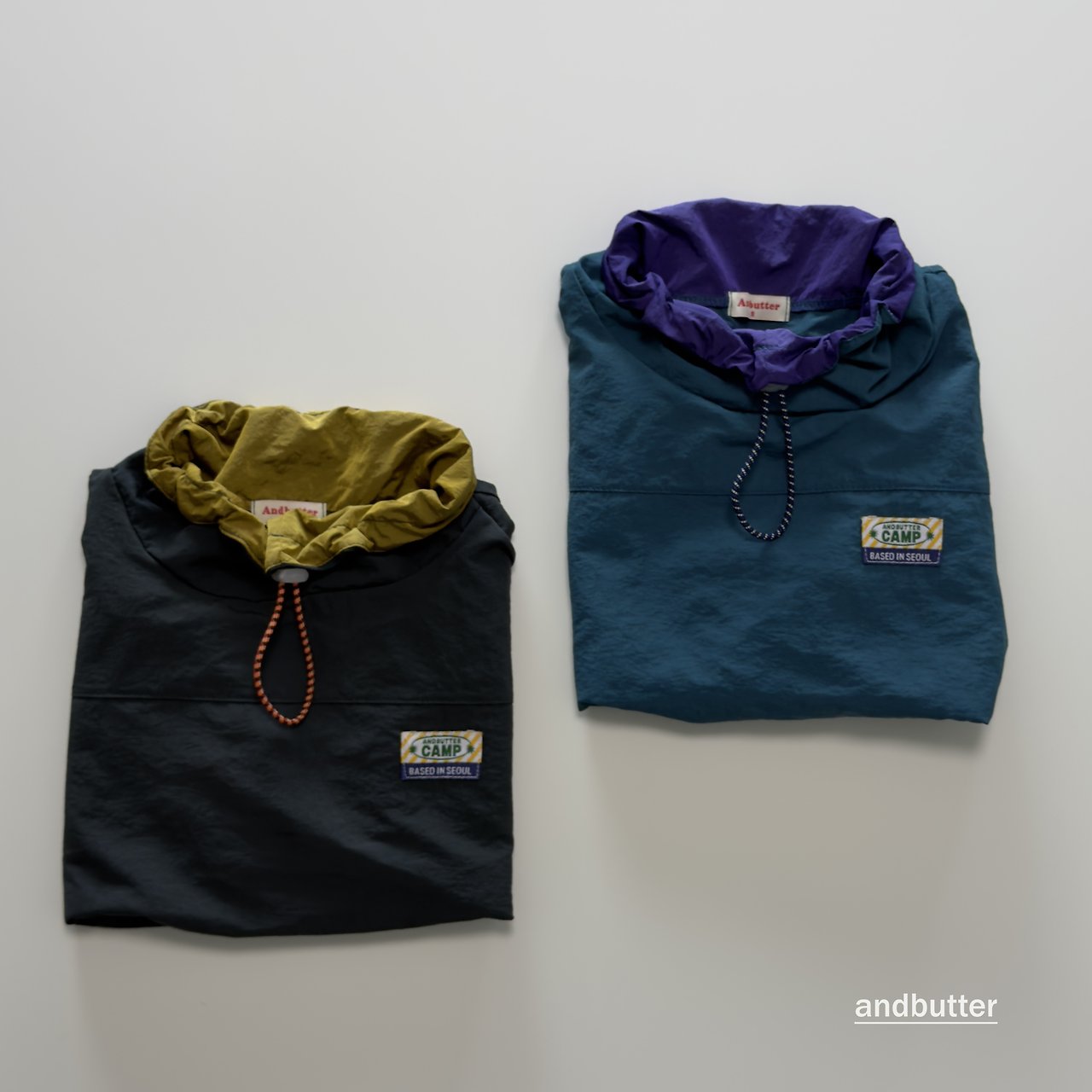 《予約》Color Neck Anorak / ANDBUTTER