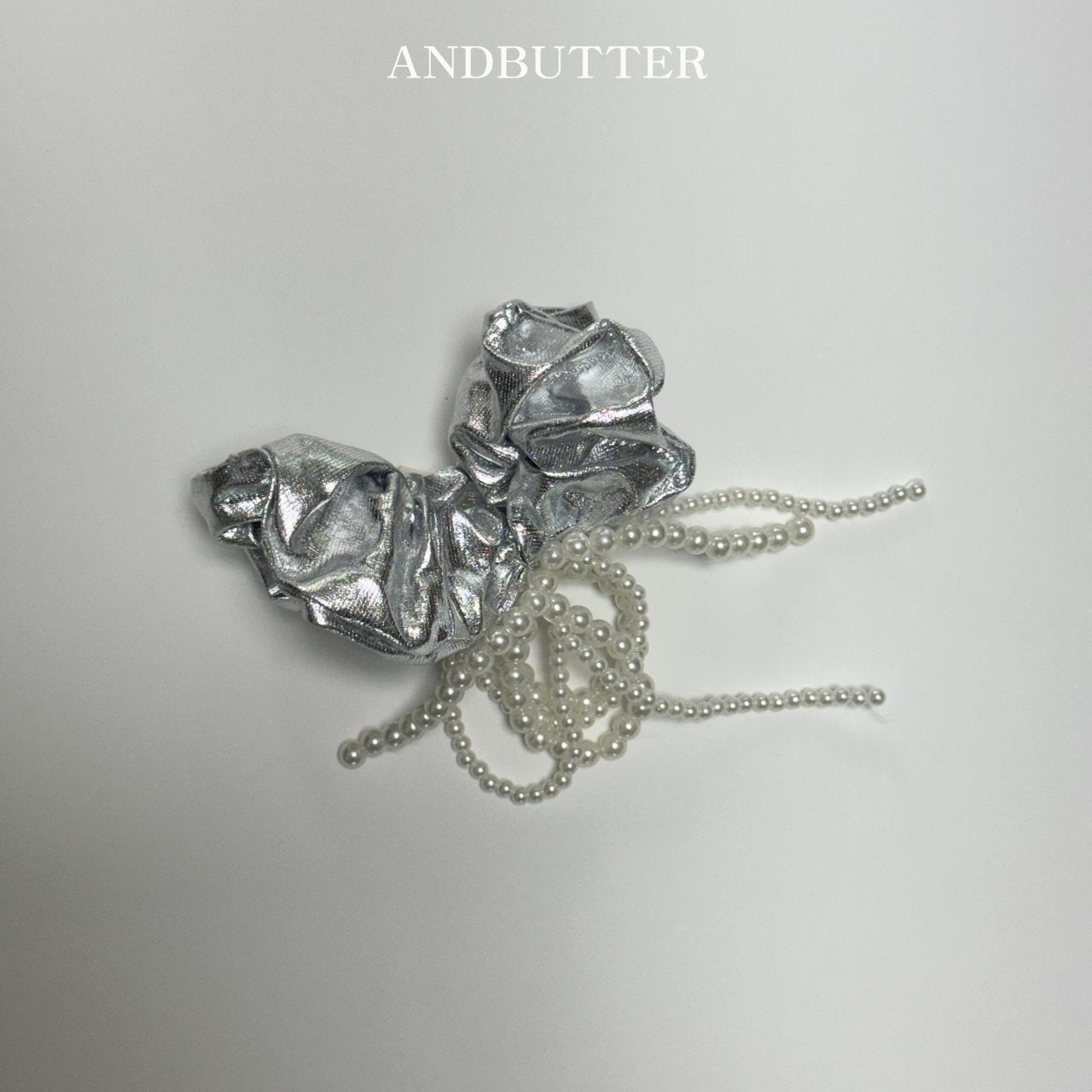 《予約》Metal Pearl Scrunchies / andbutter