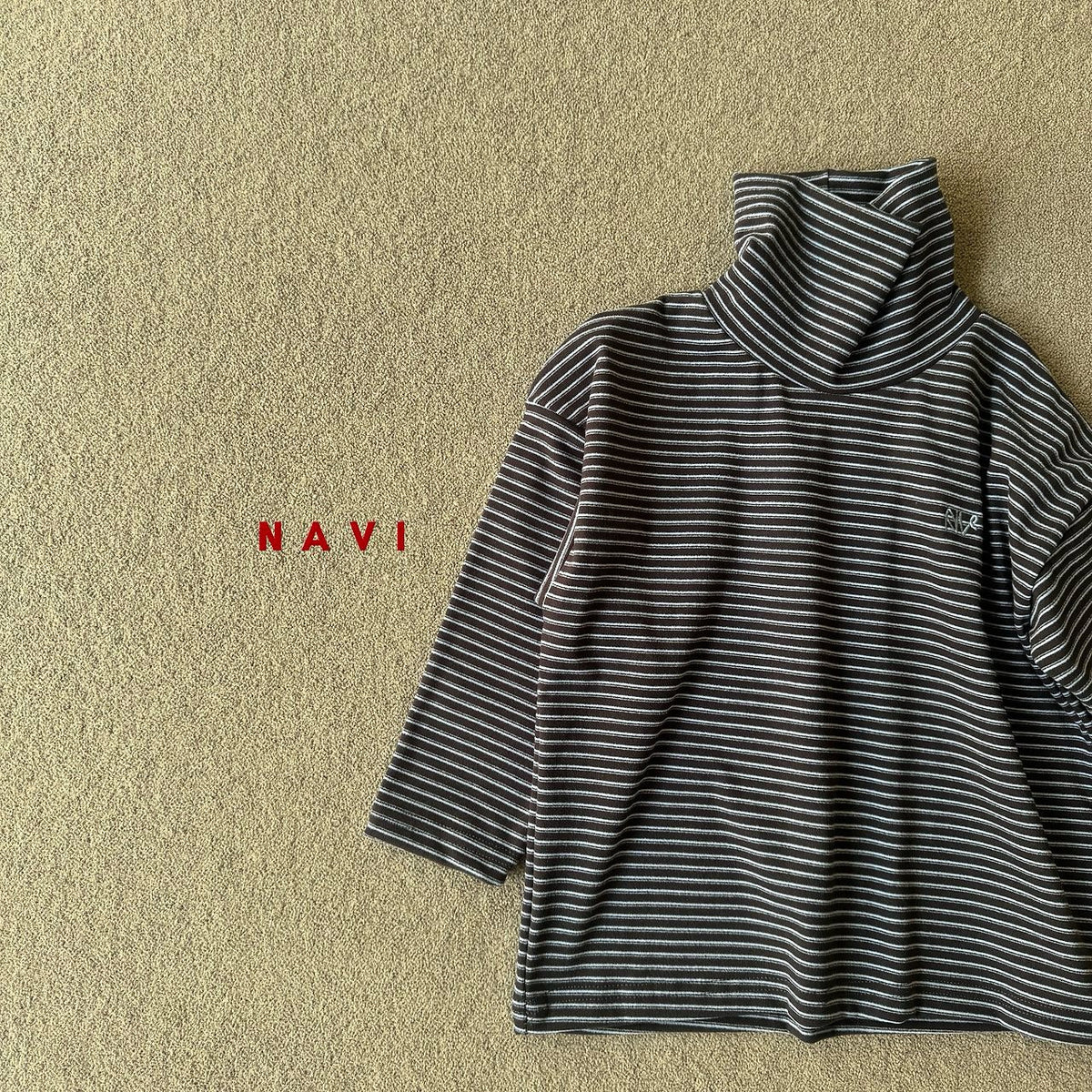 《予約》Ribbon Stripe Turtleneck Tee / NAVI