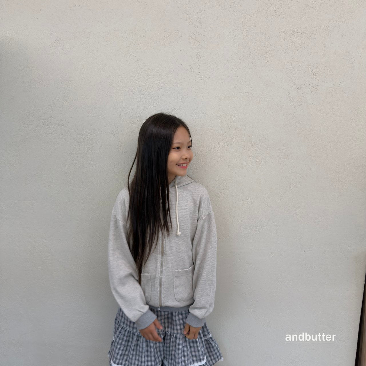 《予約》Tone-on-Tone Pocket Zip-Up Hoodie / ANDBUTTER