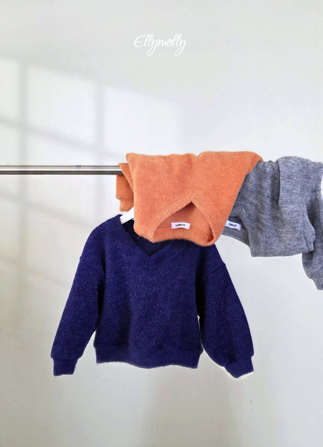 《予約》Chicago Brushed V-Neck / ELLY MOLLY