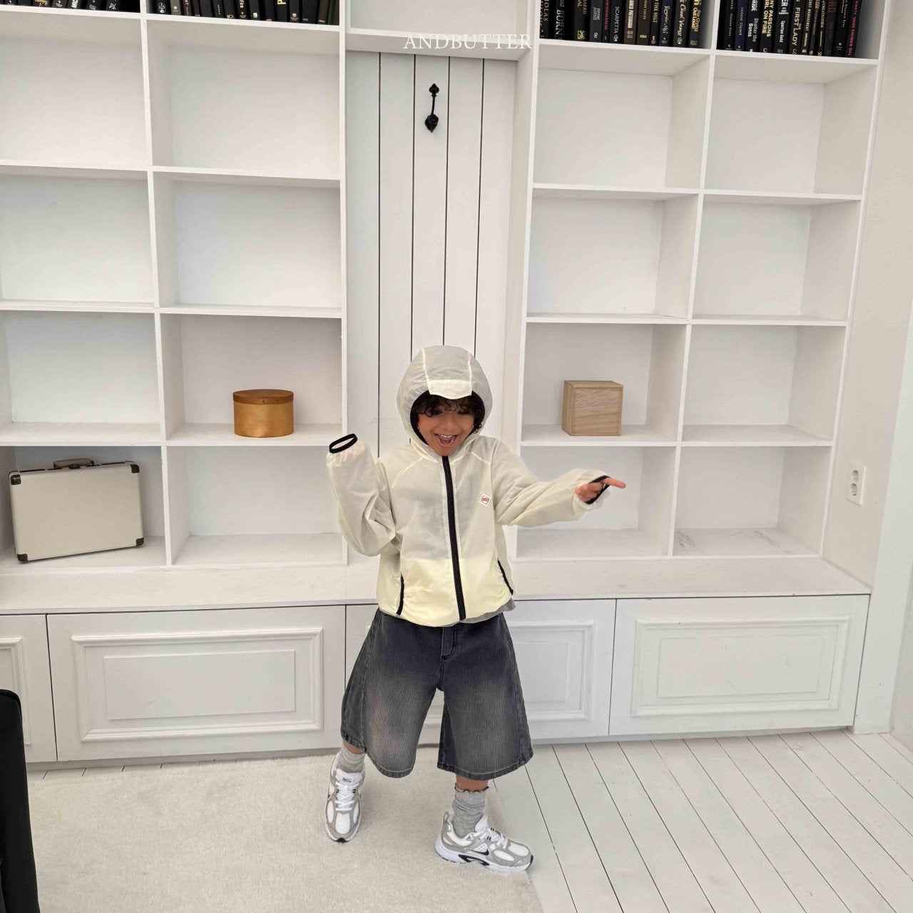 《予約》Light Wind Hoodie / andbutter