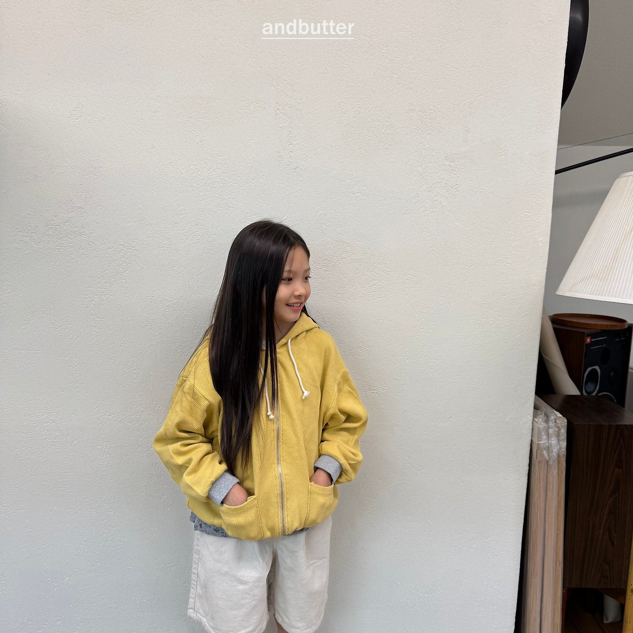 《予約》Tone-on-Tone Pocket Zip-Up Hoodie / ANDBUTTER