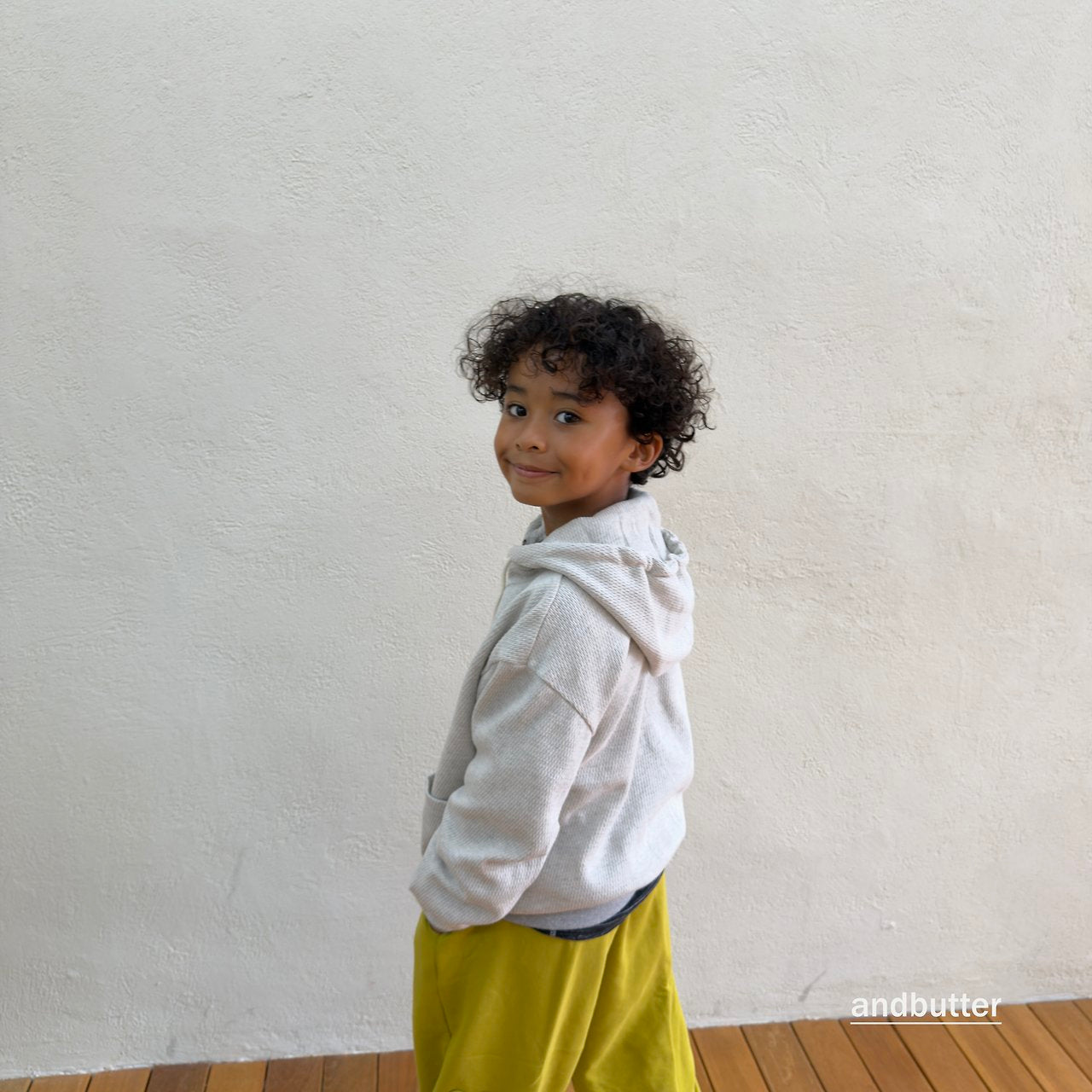 《予約》Tone-on-Tone Pocket Zip-Up Hoodie / ANDBUTTER