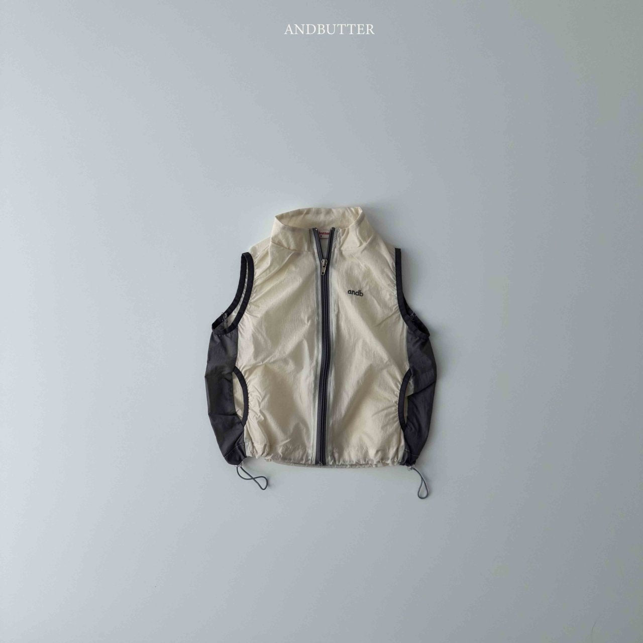 《予約》Mountain Vest / andbutter