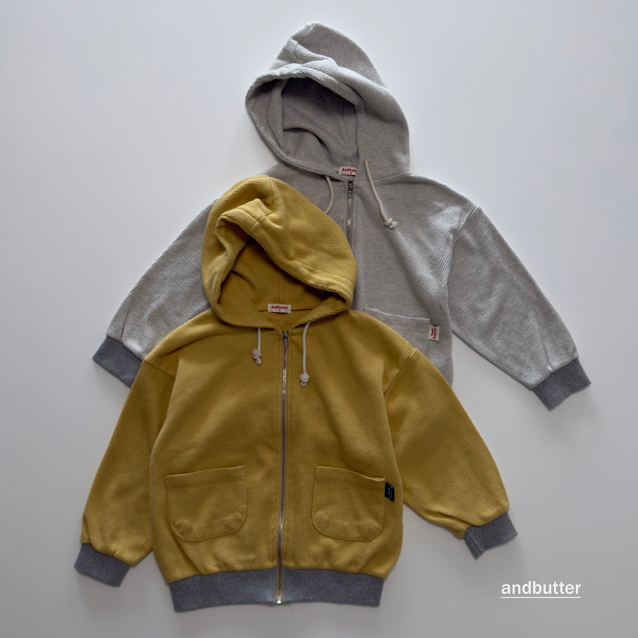 《予約》Tone-on-Tone Pocket Zip-Up Hoodie / ANDBUTTER