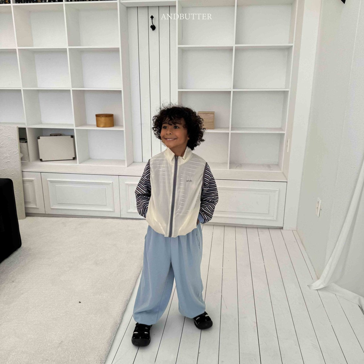 《予約》Mountain Vest / andbutter