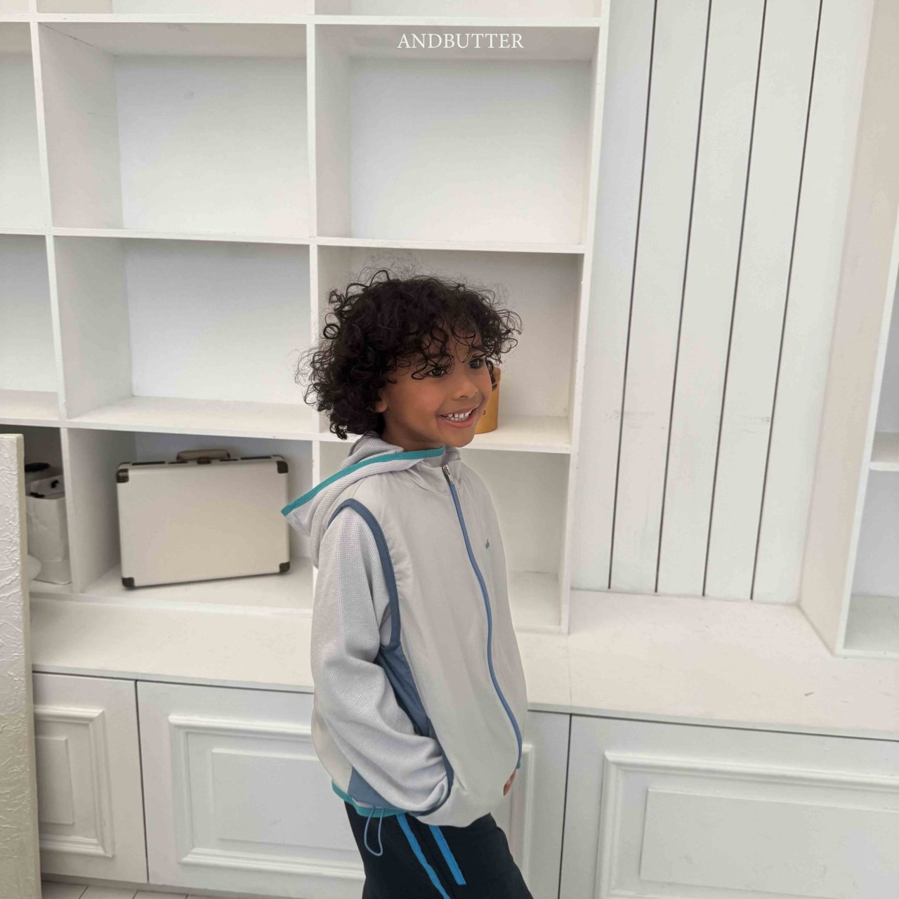 《予約》Mountain Vest / andbutter