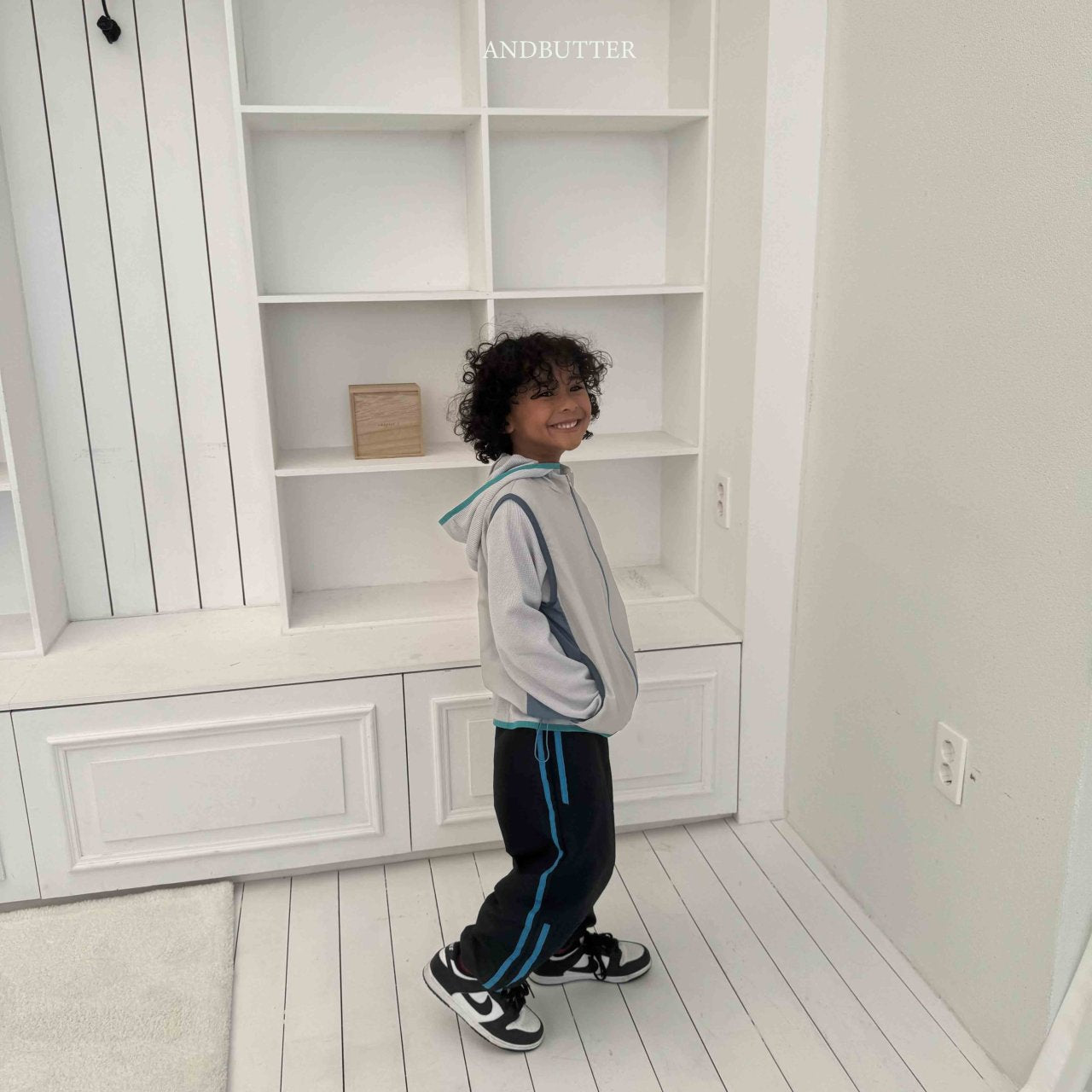 《予約》Mountain Vest / andbutter