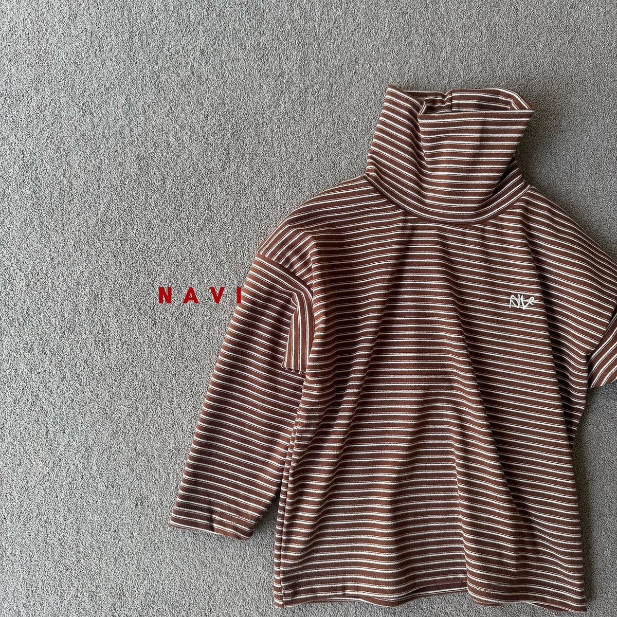 《予約》Ribbon Stripe Turtleneck Tee / NAVI