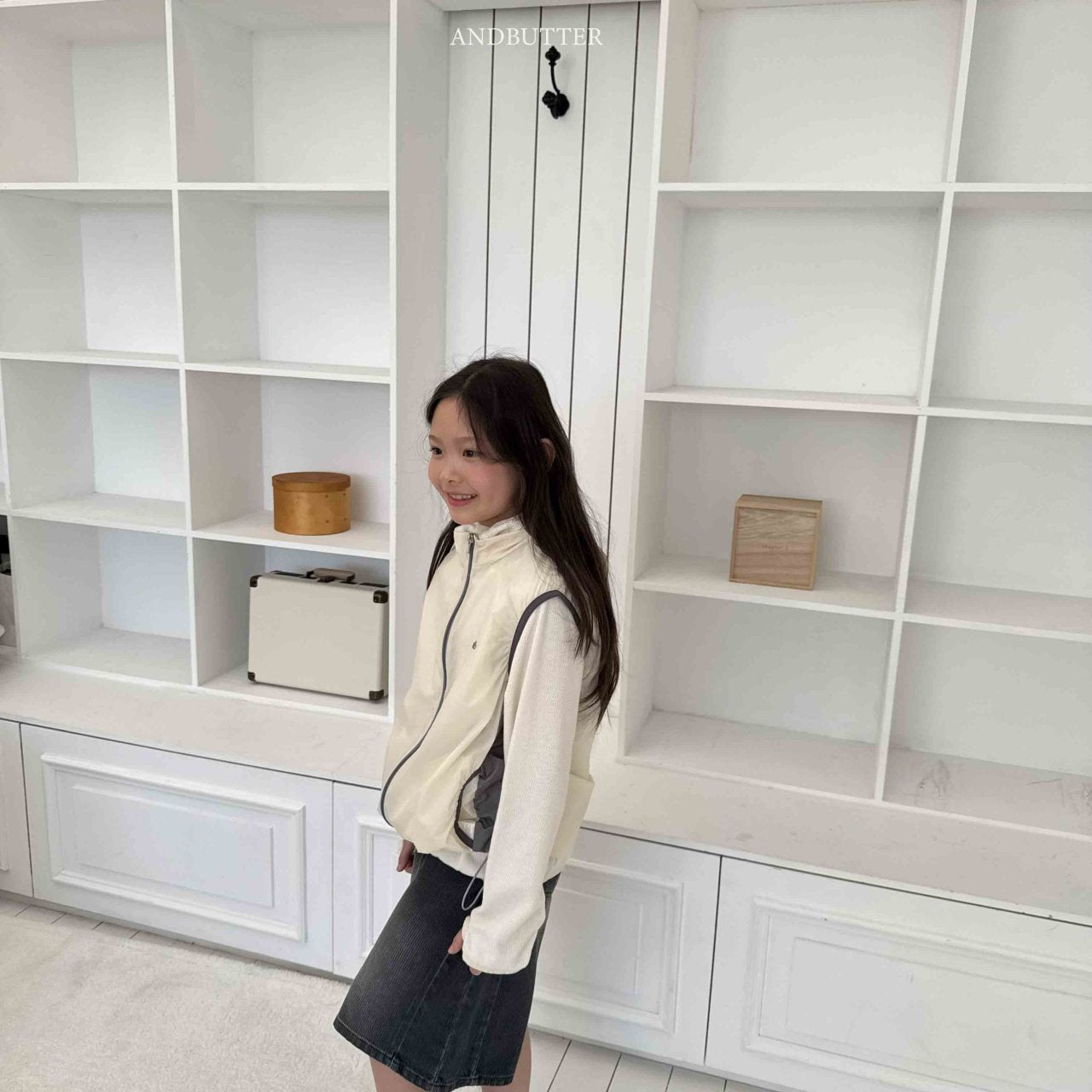 《予約》Mountain Vest / andbutter