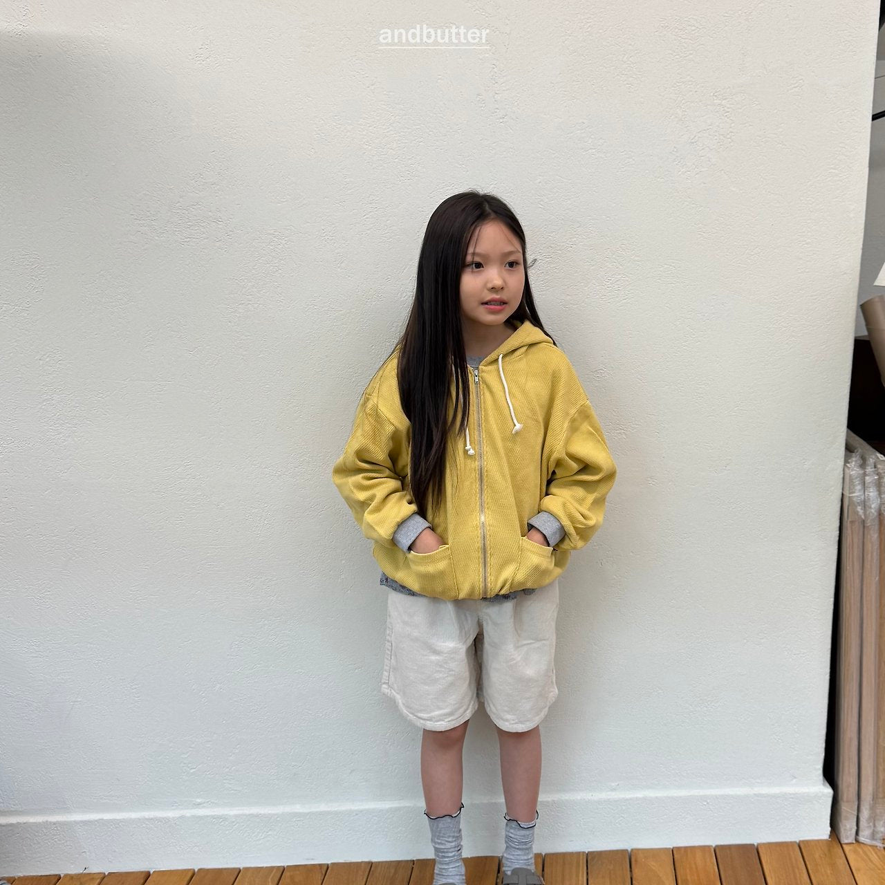 《予約》Tone-on-Tone Pocket Zip-Up Hoodie / ANDBUTTER