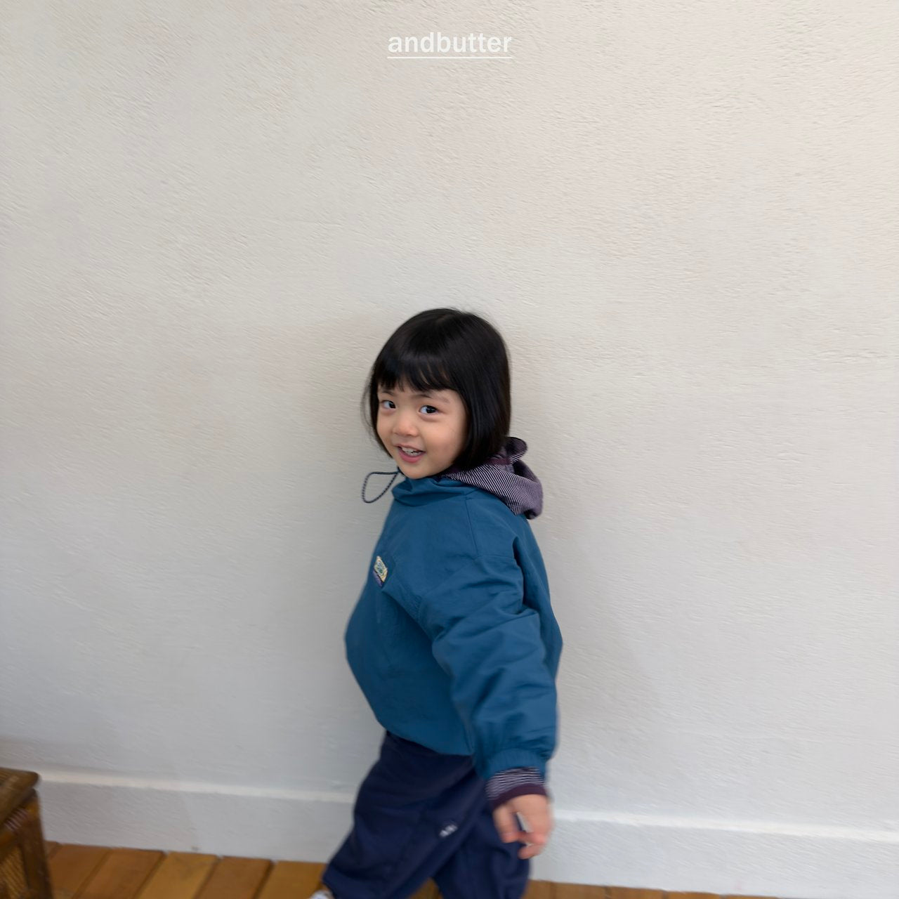 《予約》Color Neck Anorak / ANDBUTTER