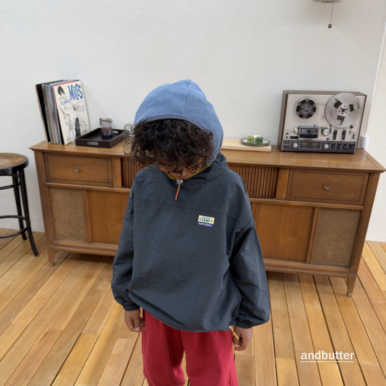 《予約》Color Neck Anorak / ANDBUTTER