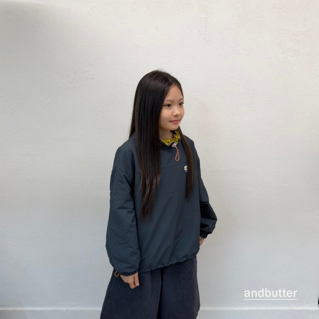 《予約》Color Neck Anorak / ANDBUTTER