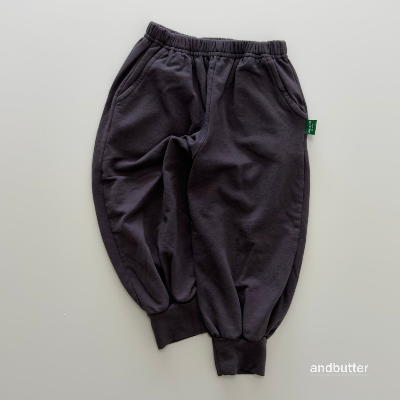 《予約》Rib Jogger Pants / ANDBUTTER