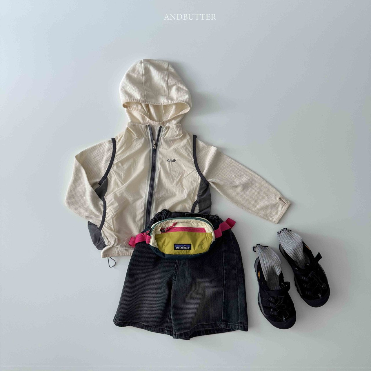 《予約》Mountain Vest / andbutter