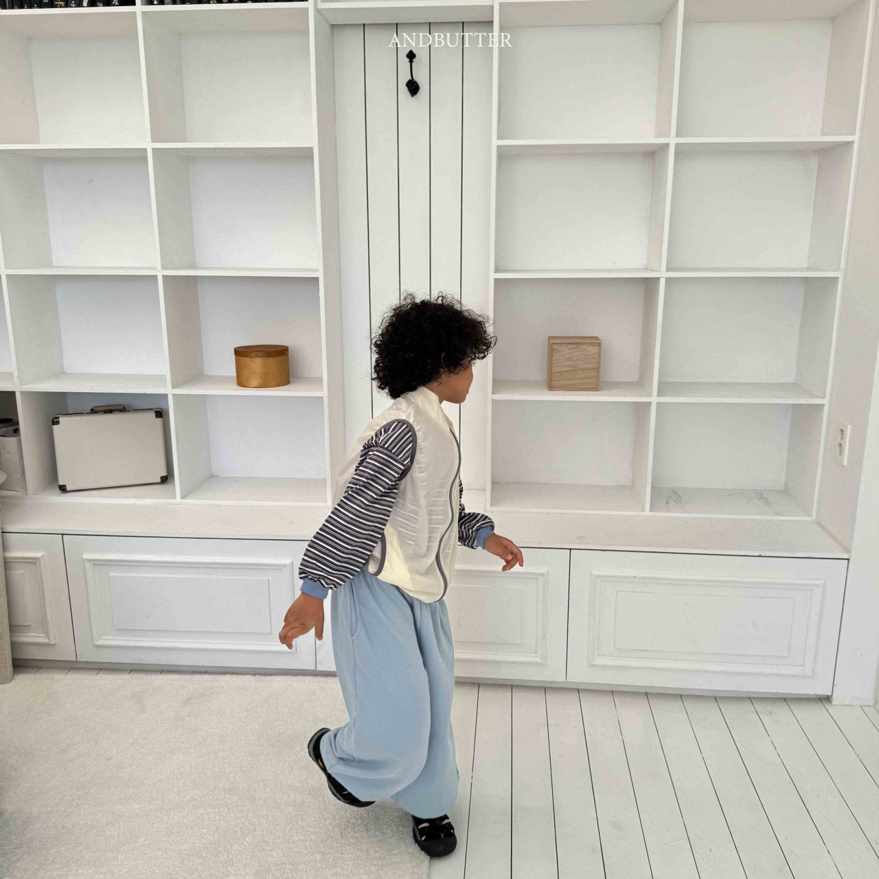 《予約》Mountain Vest / andbutter