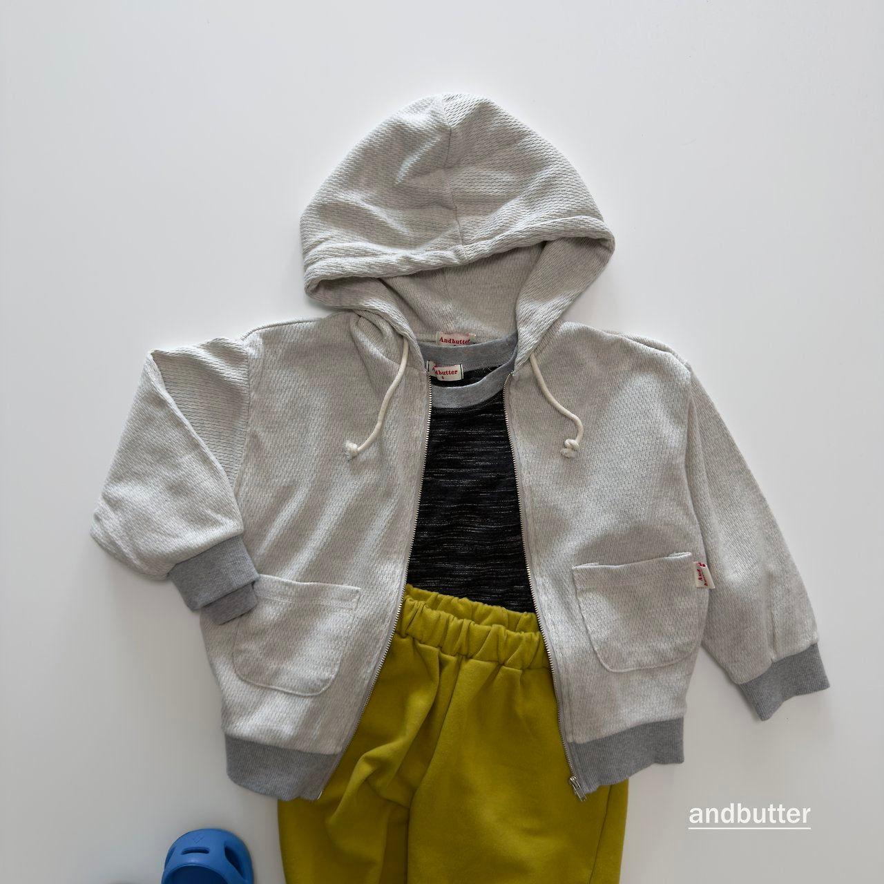 《予約》Tone-on-Tone Pocket Zip-Up Hoodie / ANDBUTTER