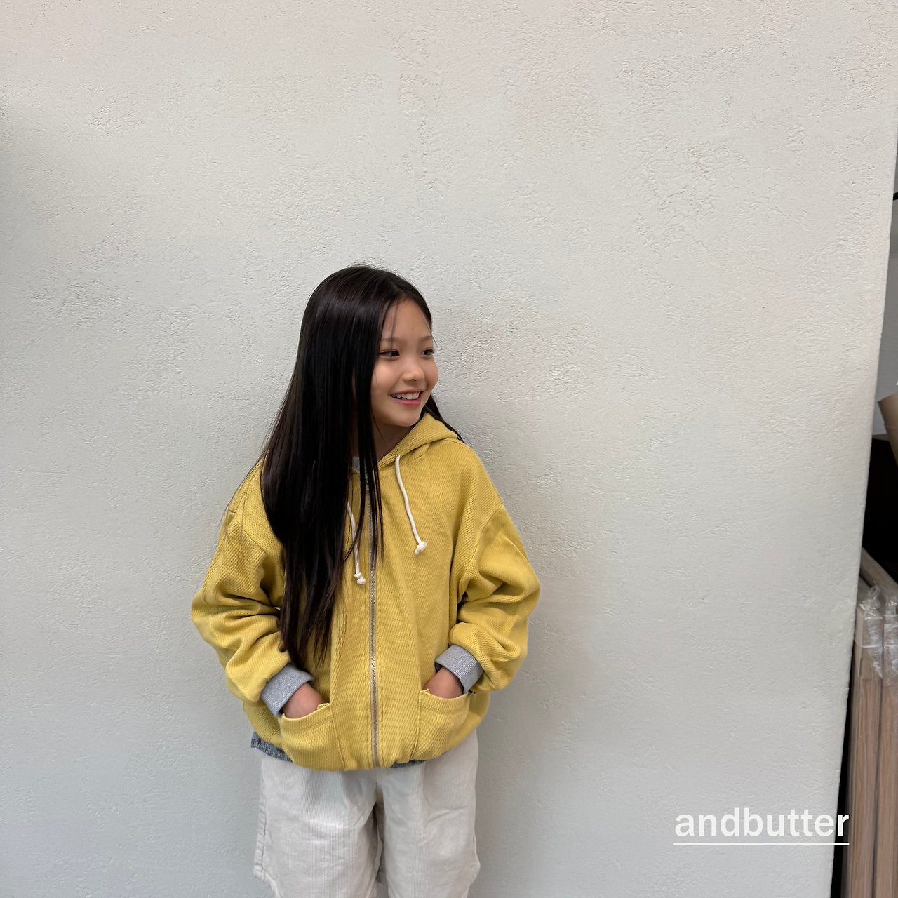 《予約》Tone-on-Tone Pocket Zip-Up Hoodie / ANDBUTTER