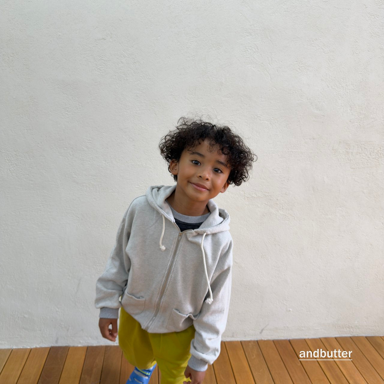 《予約》Tone-on-Tone Pocket Zip-Up Hoodie / ANDBUTTER