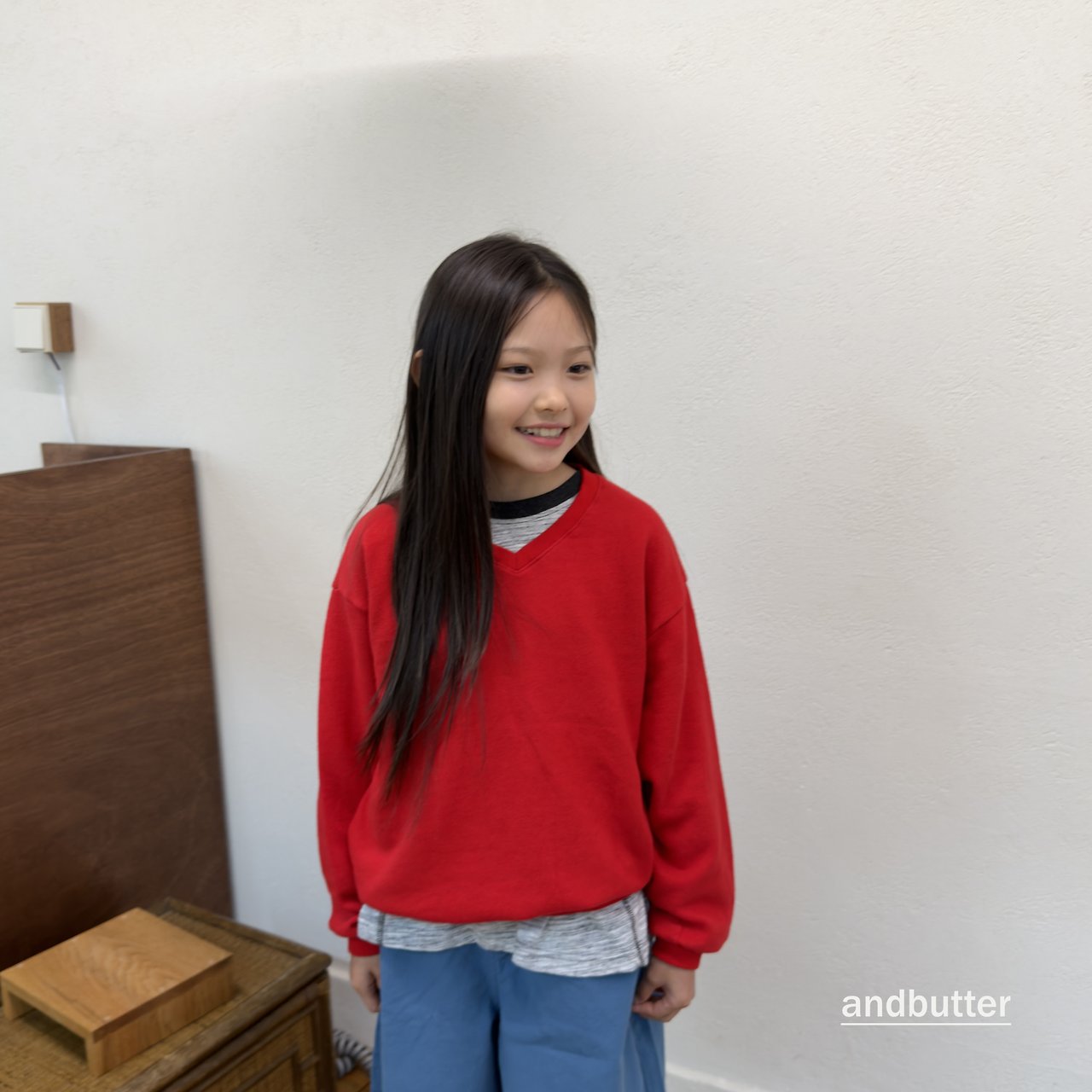 《予約》Soft V Neck Man to Man / ANDBUTTER
