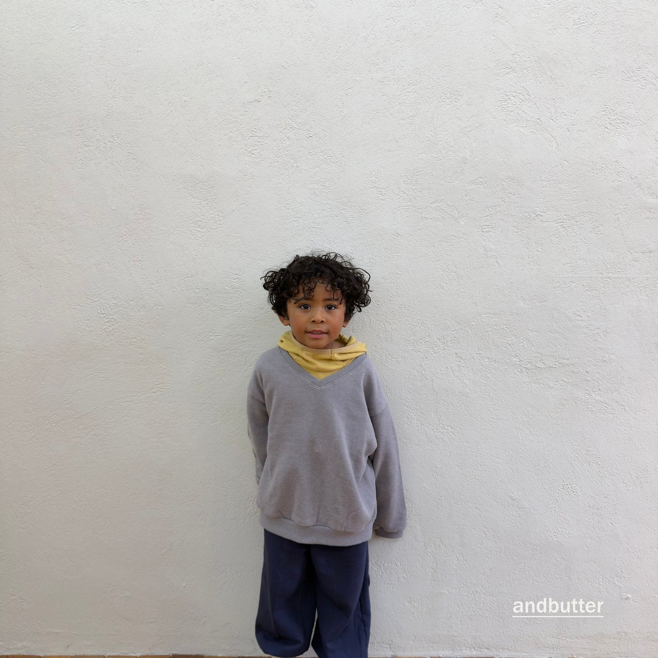 《予約》Soft V Neck Man to Man / ANDBUTTER
