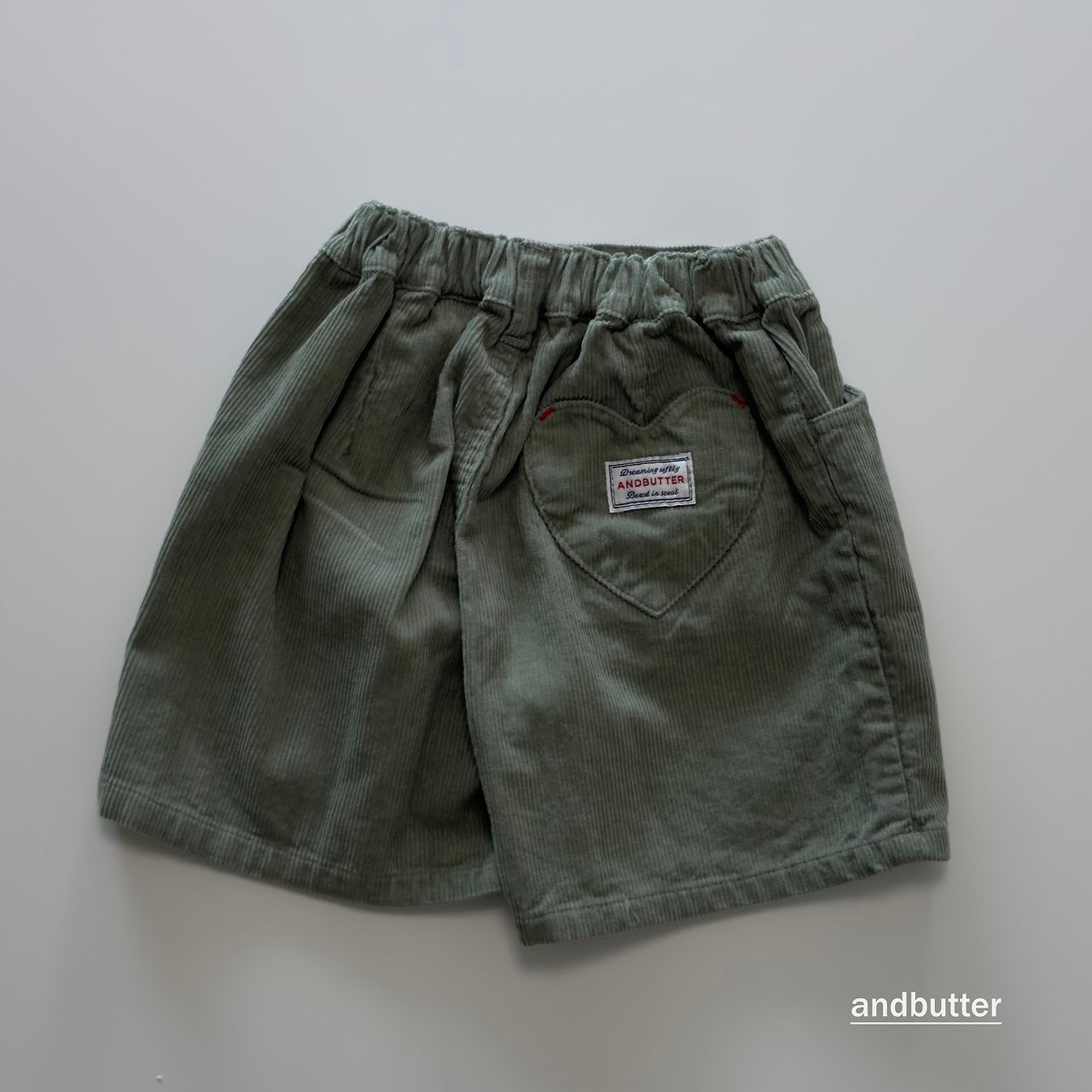 《予約》Heart Pocket Corduroy Shorts / ANDBUTTER