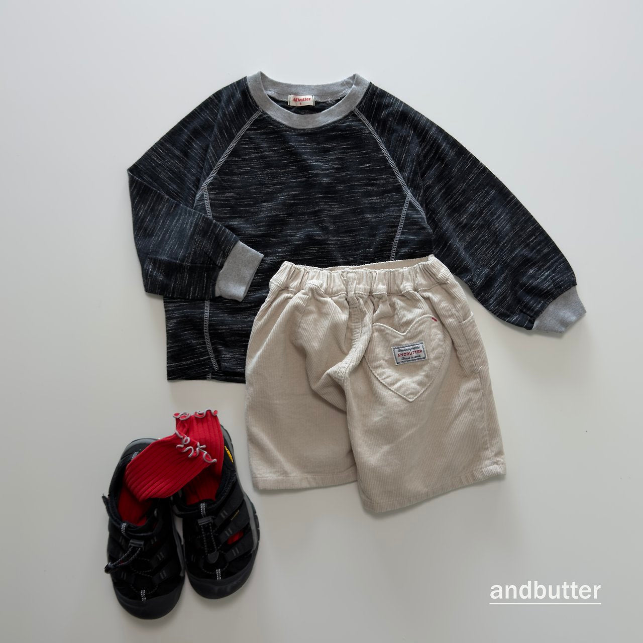 《予約》Heart Pocket Corduroy Shorts / ANDBUTTER