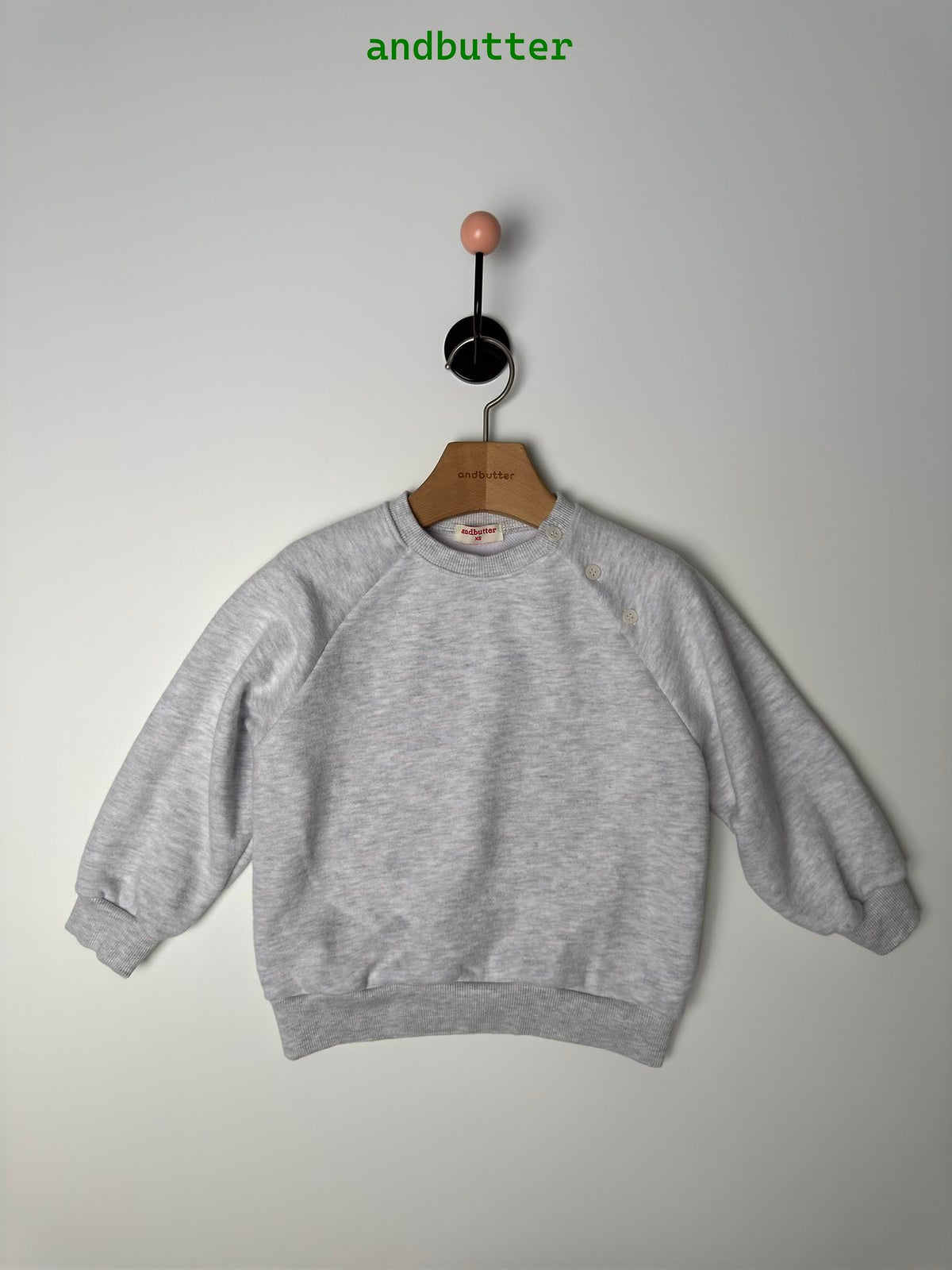 《予約》Button Raglan Sweat / ANDBUTTER