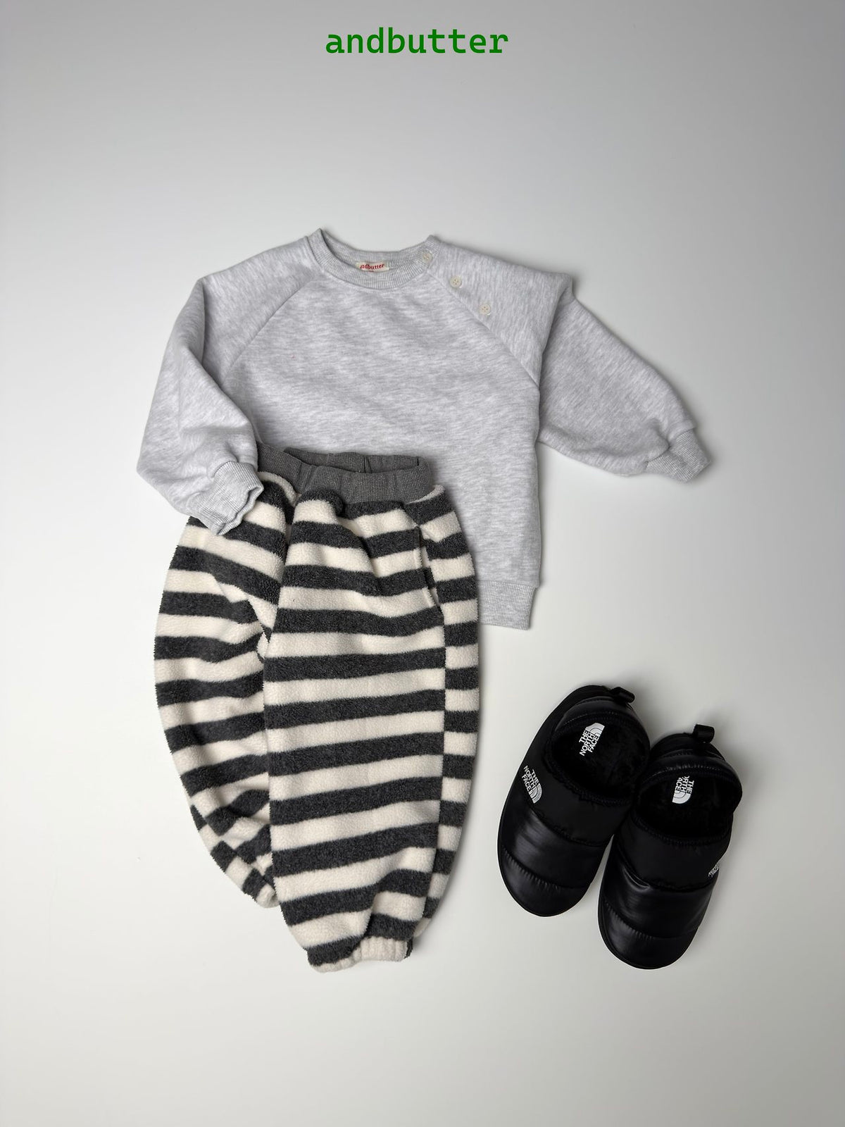 《予約》Button Raglan Sweat / ANDBUTTER