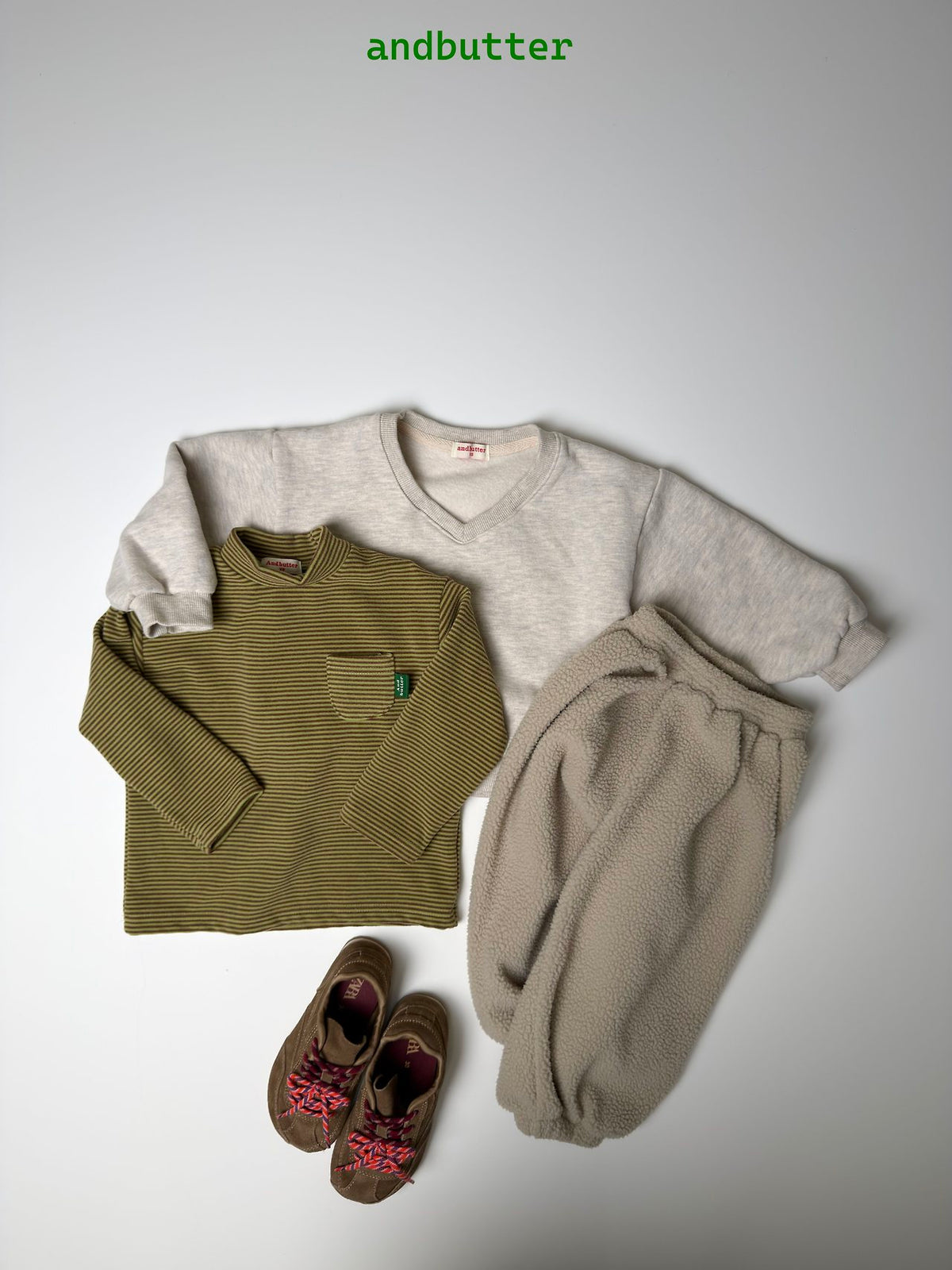 《予約》Mini Pocket Mock Neck / ANDBUTTER