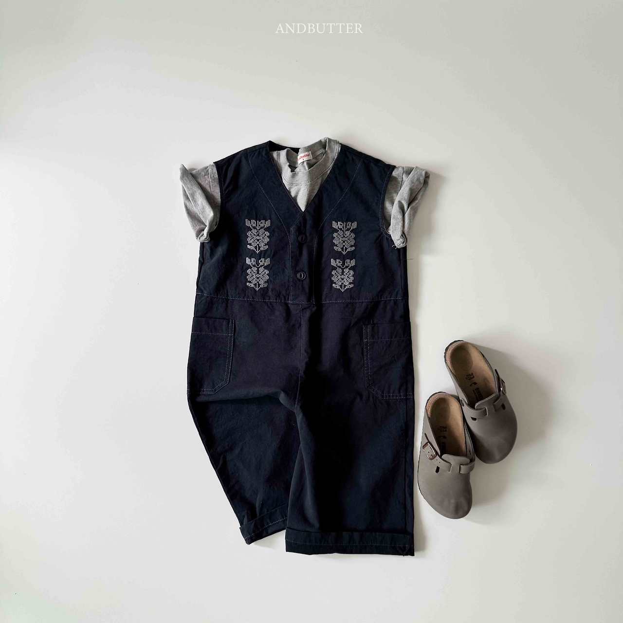 《予約》Embroidery Jump Suit / andbutter