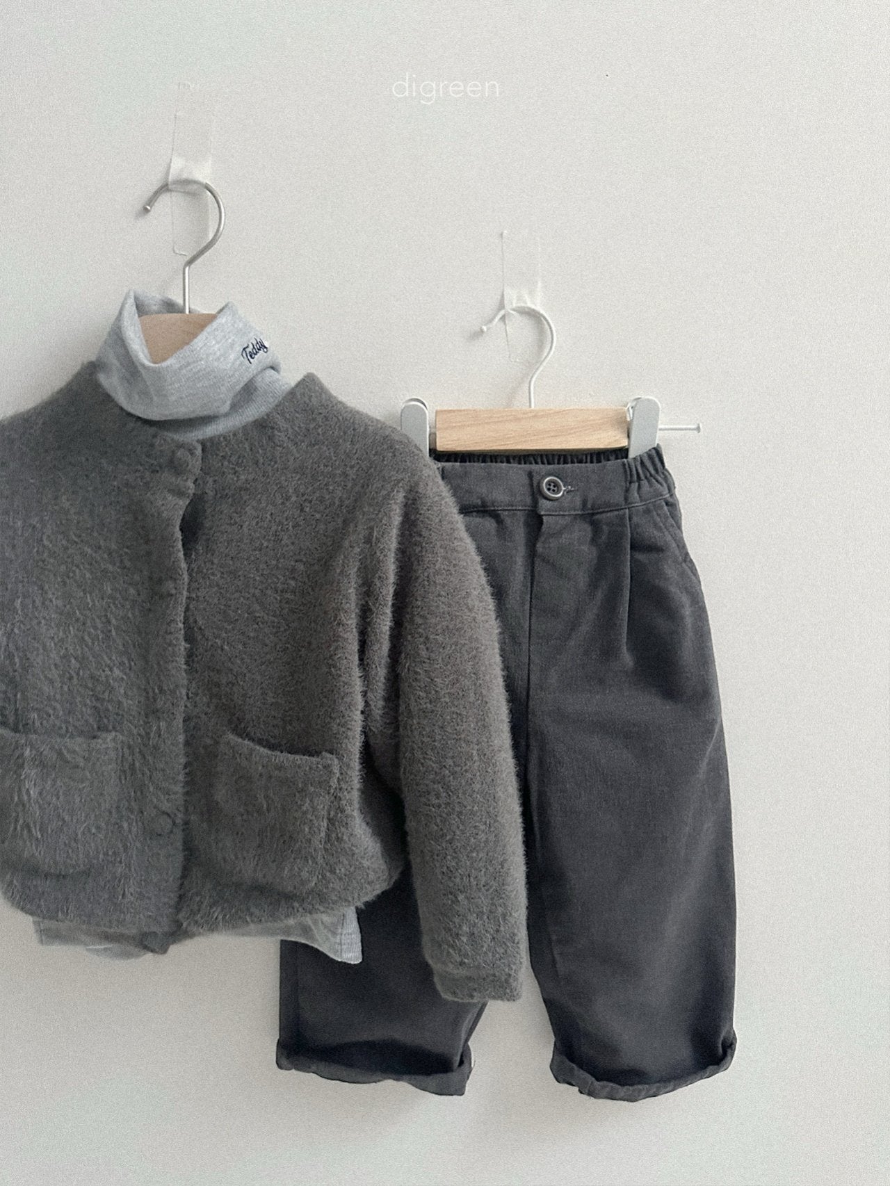 《予約》Minimal Pin Tuck pants / digreen