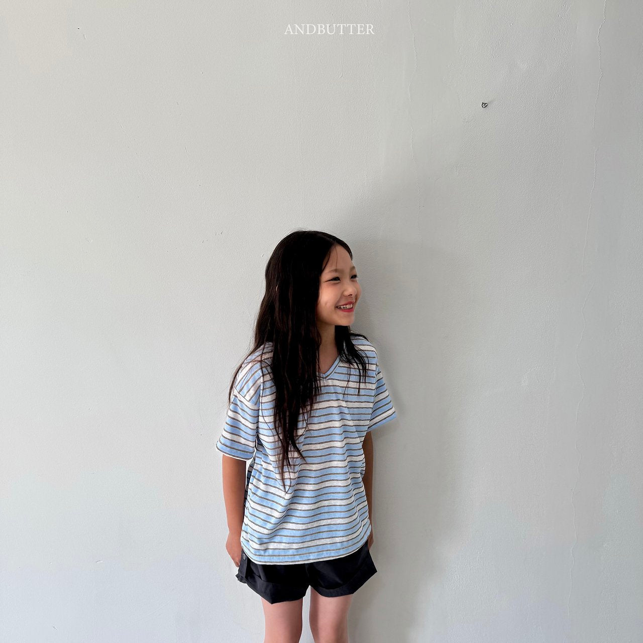《予約》Summer V-Neck Tee / andbutter