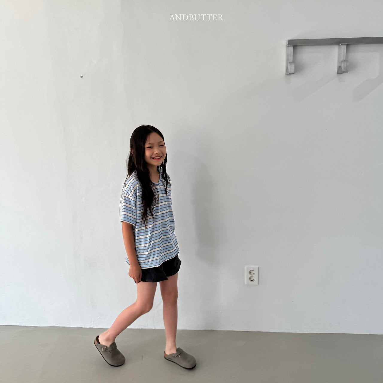 《予約》Summer V-Neck Tee / andbutter