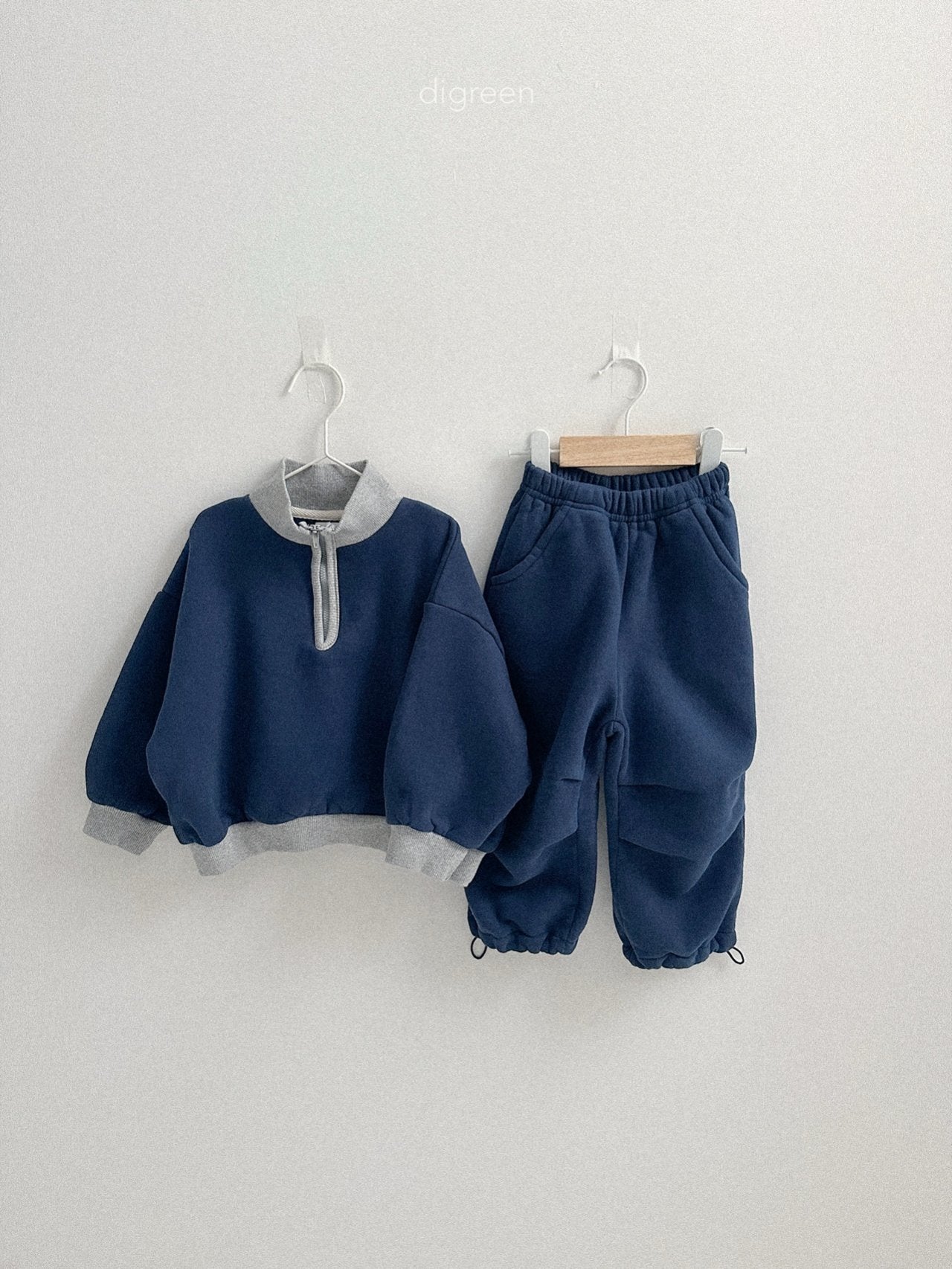 《予約》Pin Tuck Jogger Pants / digreen