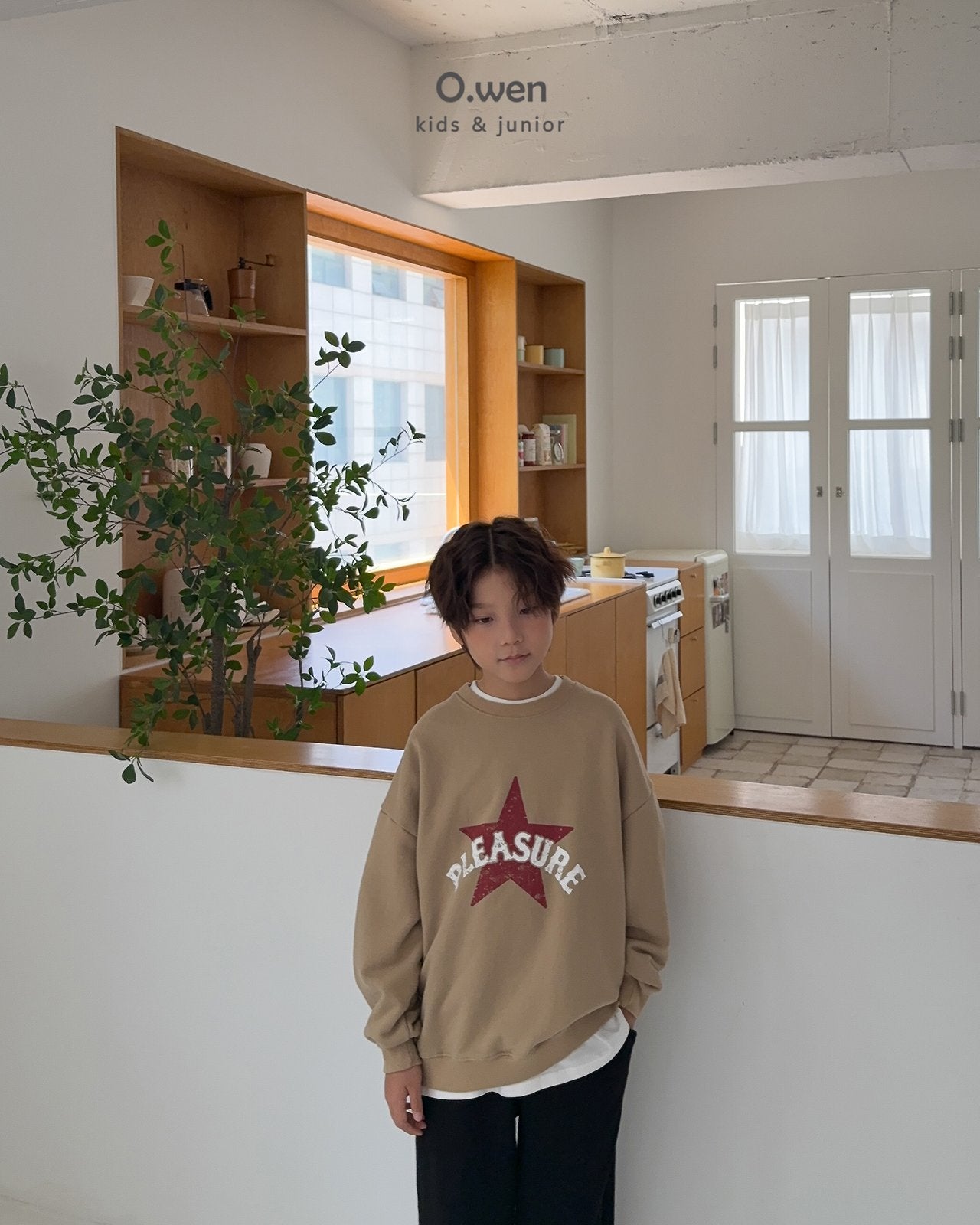 《予約》Star Sweatshirt / O.wen