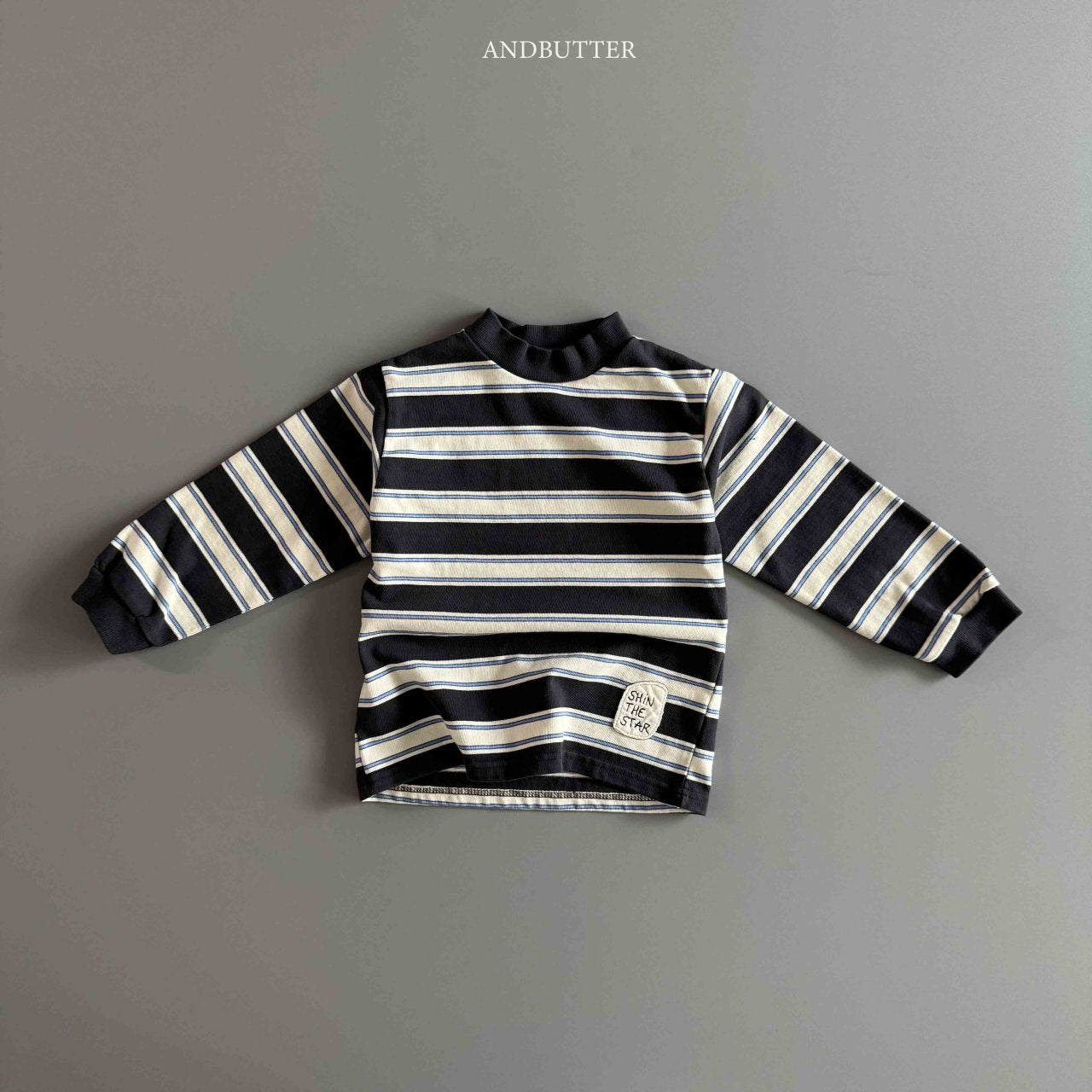 《予約》Stripe Patch Turtleneck / andbutter
