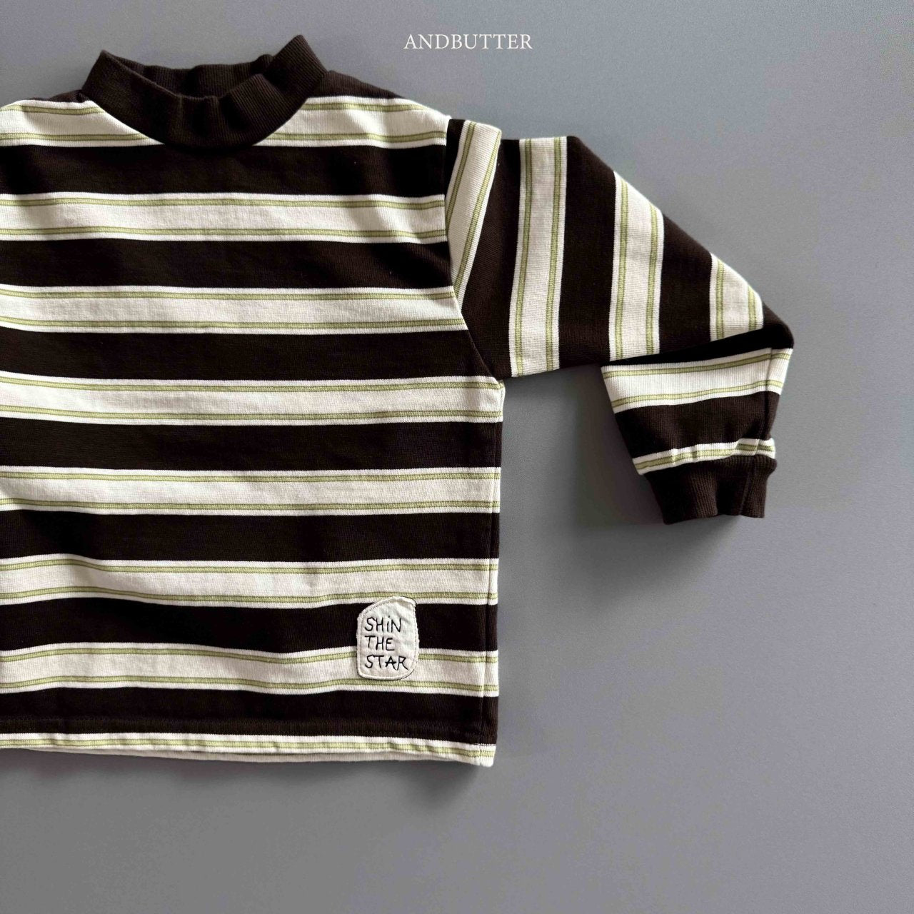 《予約》Stripe Patch Turtleneck / andbutter