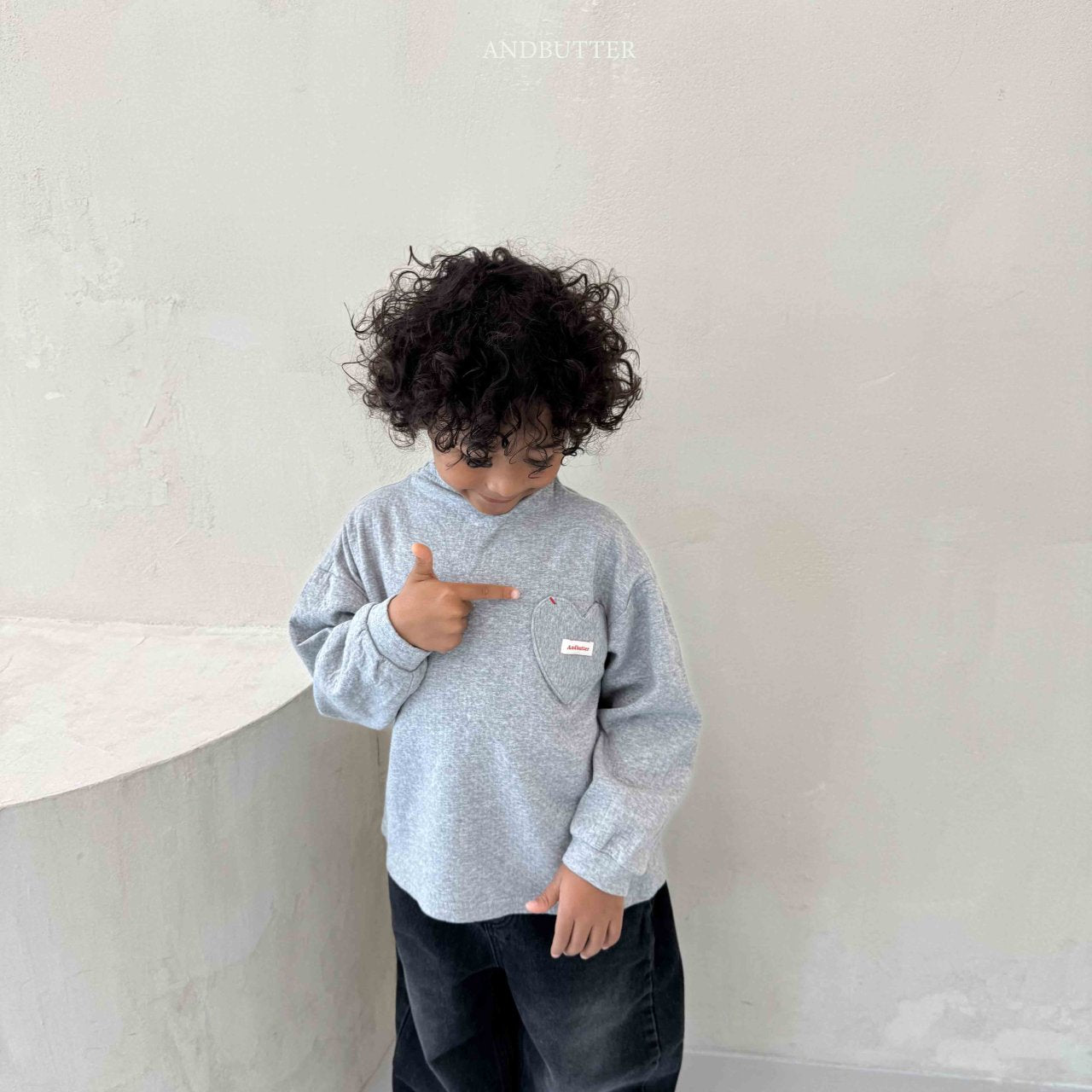 《予約》Eyelet Herat Turtleneck / andbutter