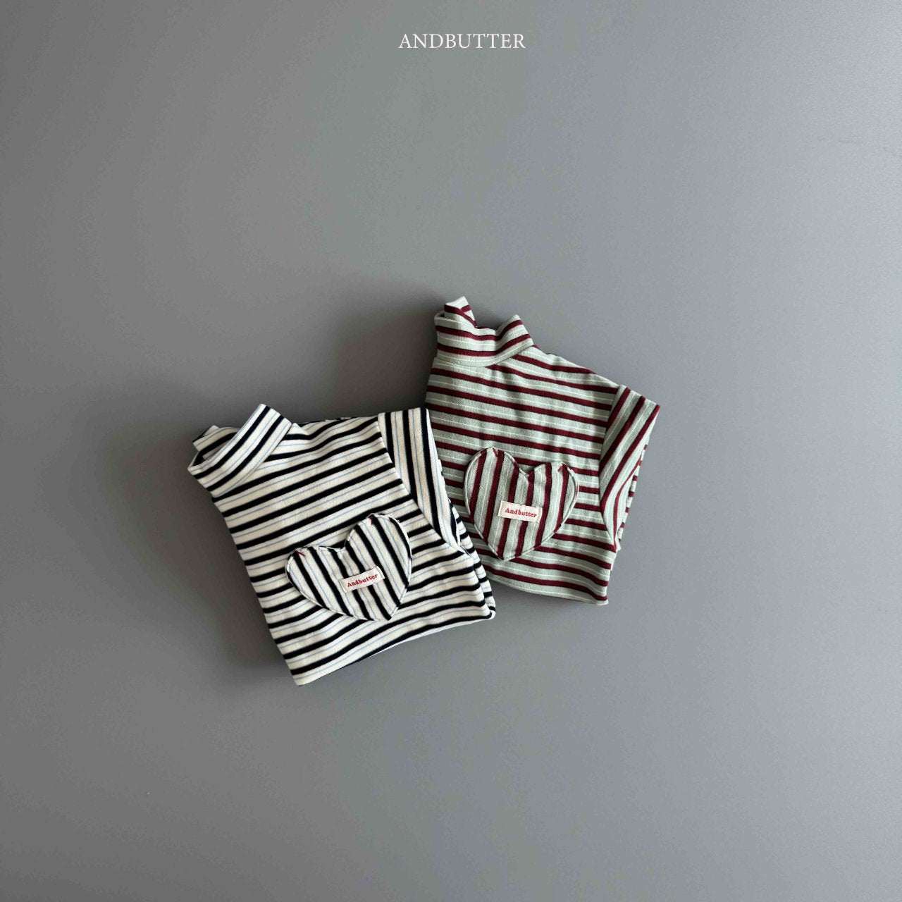 《予約》Heart Pocket Turtleneck / andbutter