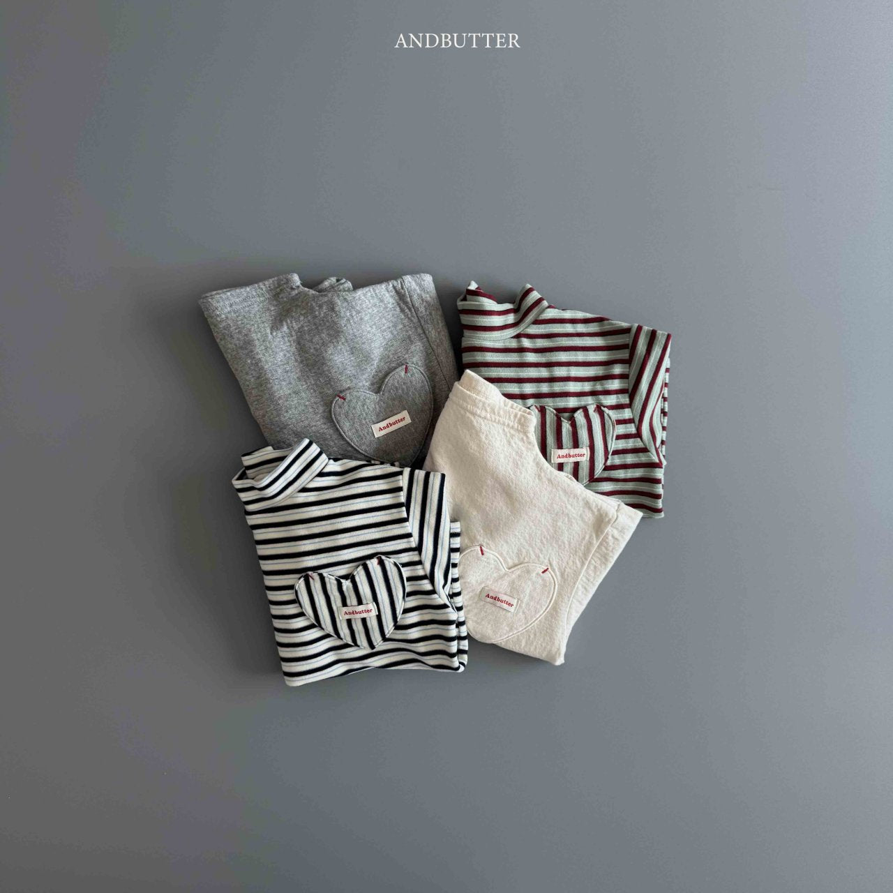 《予約》Heart Pocket Turtleneck / andbutter