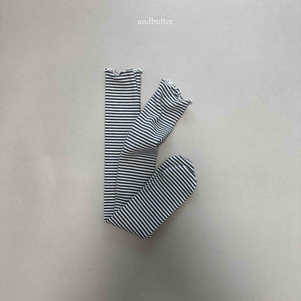 《予約》Flow Stripe Socks / andbutter